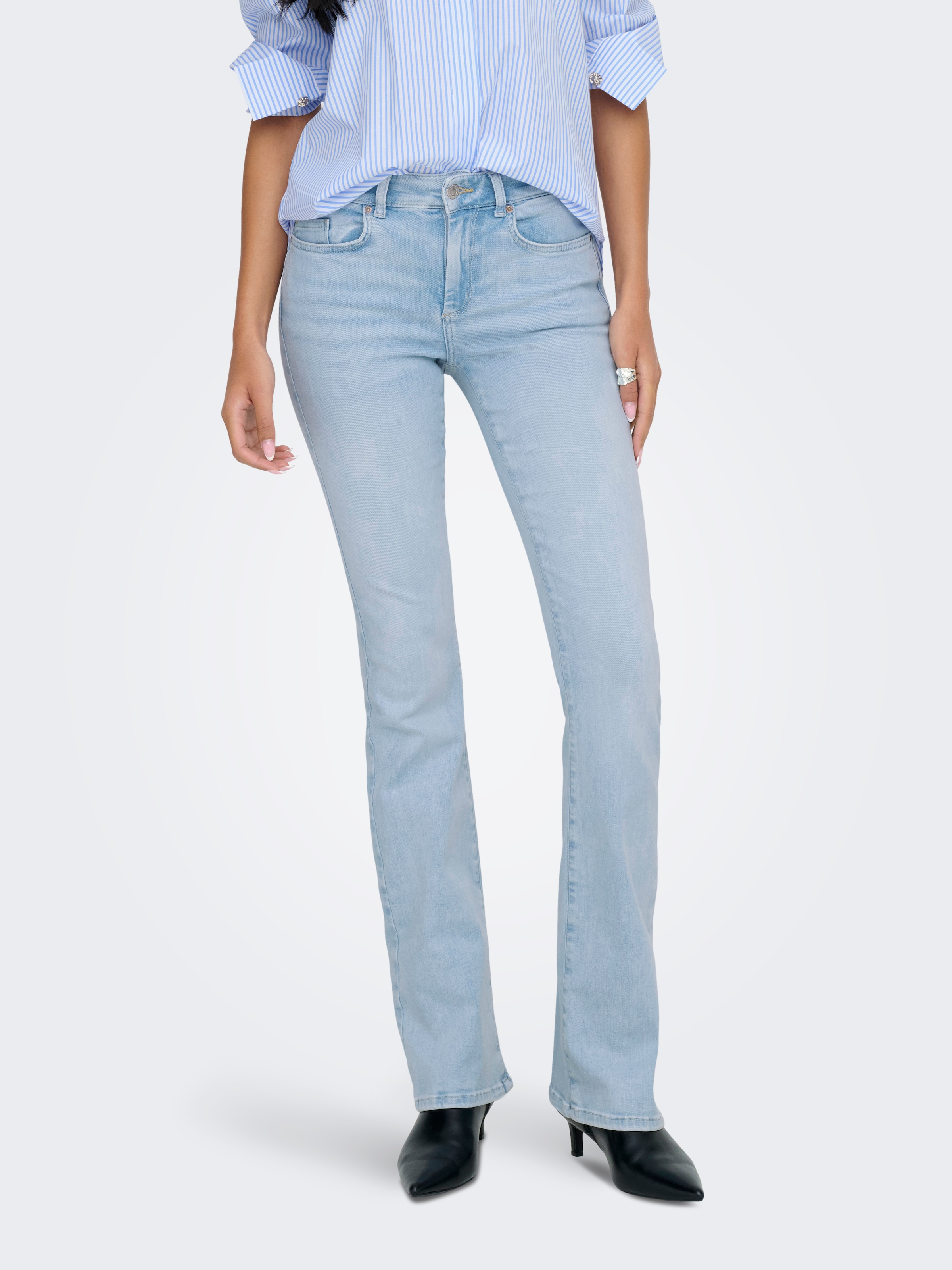 Image of ONLY Bootcut-Jeans "ONLBLUSH MID FLARED DNM CRO495 NOOS" helle Waschung, normale Leibhöhe, ausgestellte Beinform