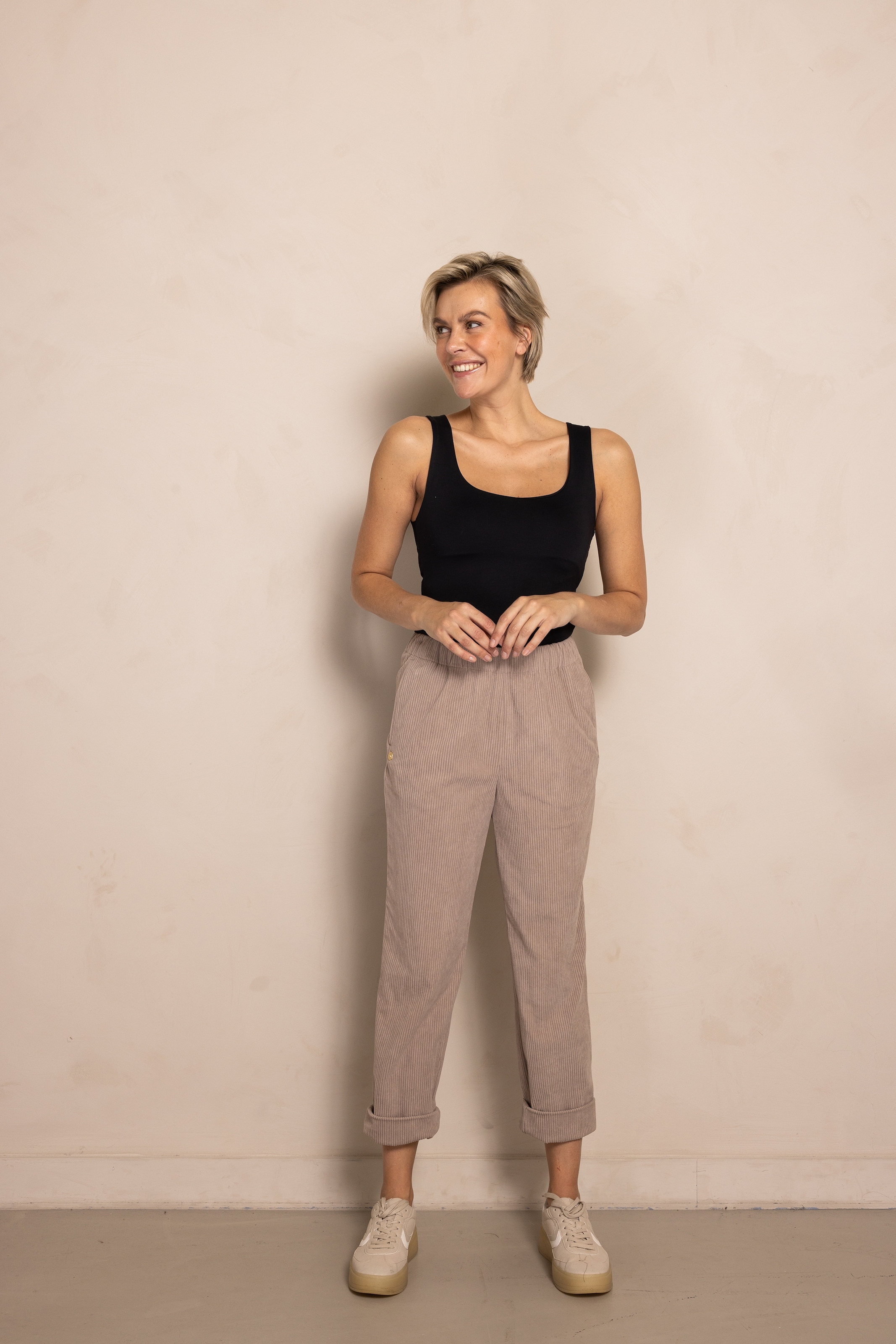 Zhrill Pantalon en velours côtelé »ZHPIA«  mit aufgesticktem Logo-Detail auf der linken Seite, bequeme Passform