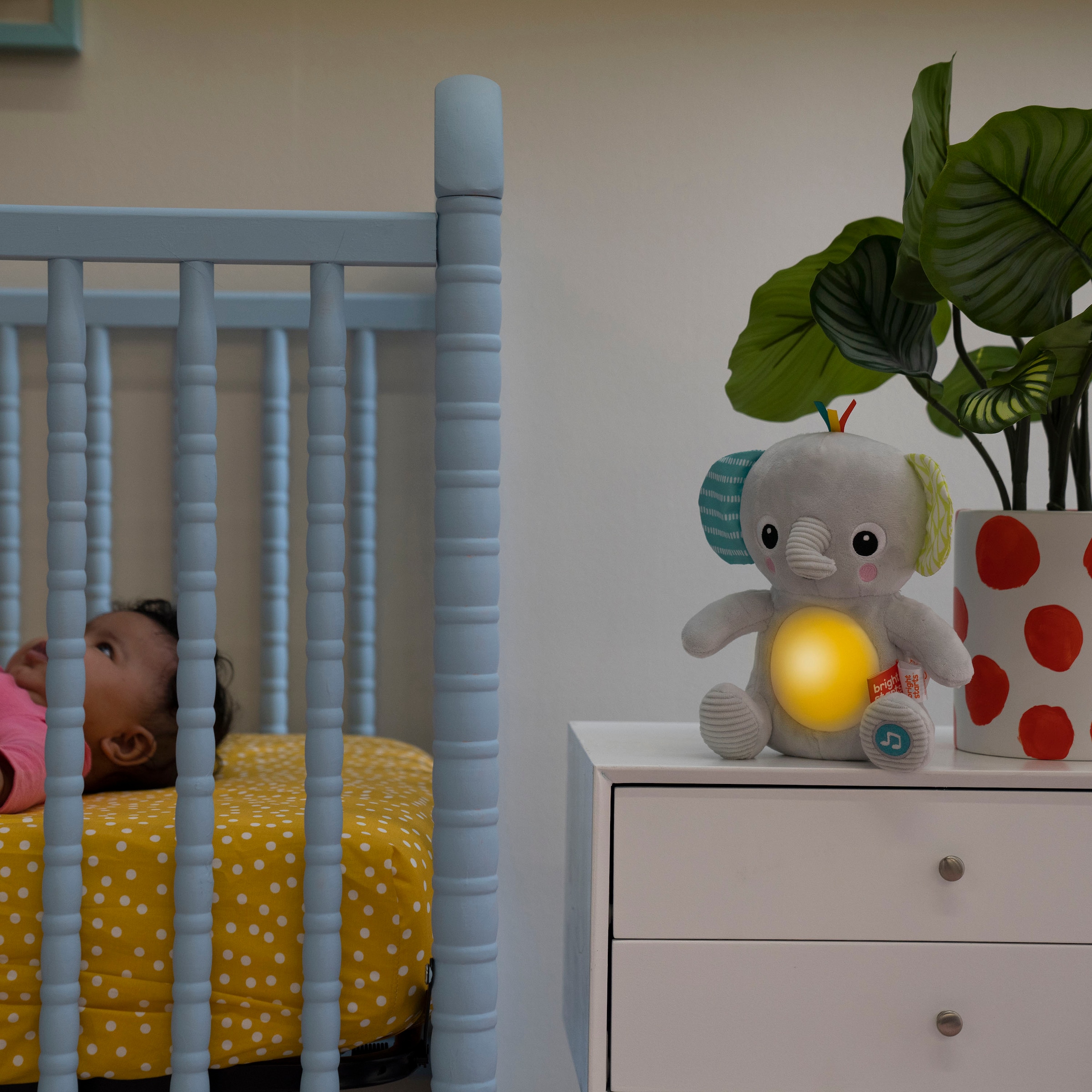 Bright Starts Figurine en peluche »Hug-a-bye Baby™ Musical Light Up Soft Toy​« mit Licht und Soundeffekten