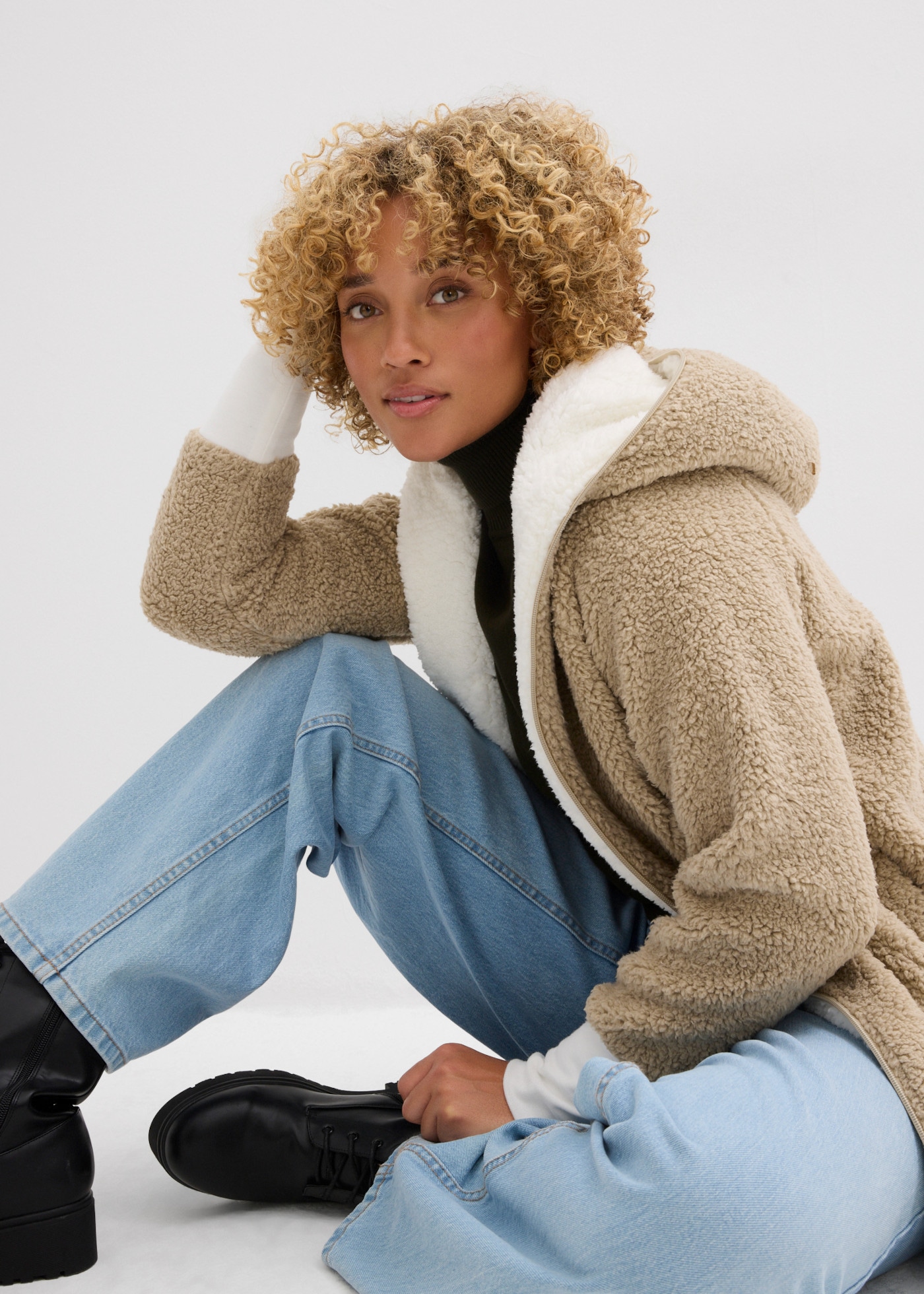 bonprix Veste polaire avec capuche en peluche teddy, avec fermeture éclair à 2 sens, oversize, couvrant les fesses