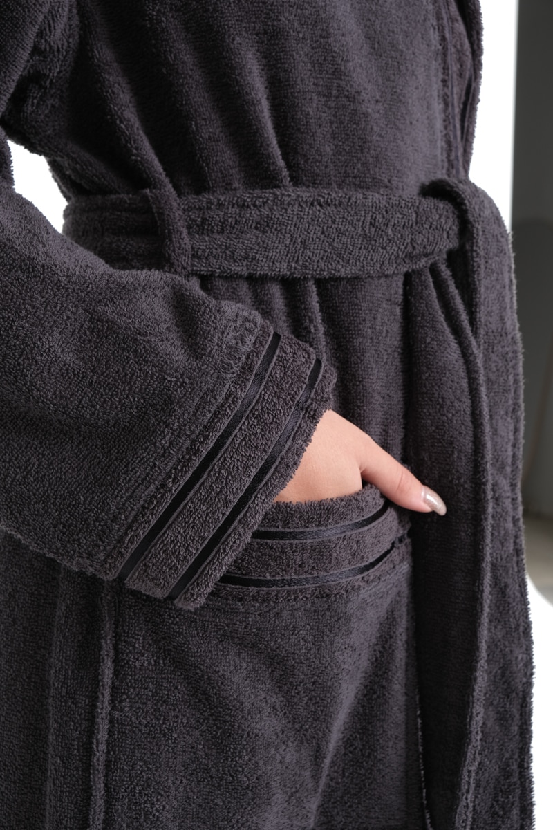Bruno Banani Damenbademantel »Clement, ideal für Sauna & Spa, Hotelbademantel, Morgenmantel«, (1 St.), 100% Baumwolle, einfarbig, glänzende Streifen-Bordüre, Taschen, XS-3XL