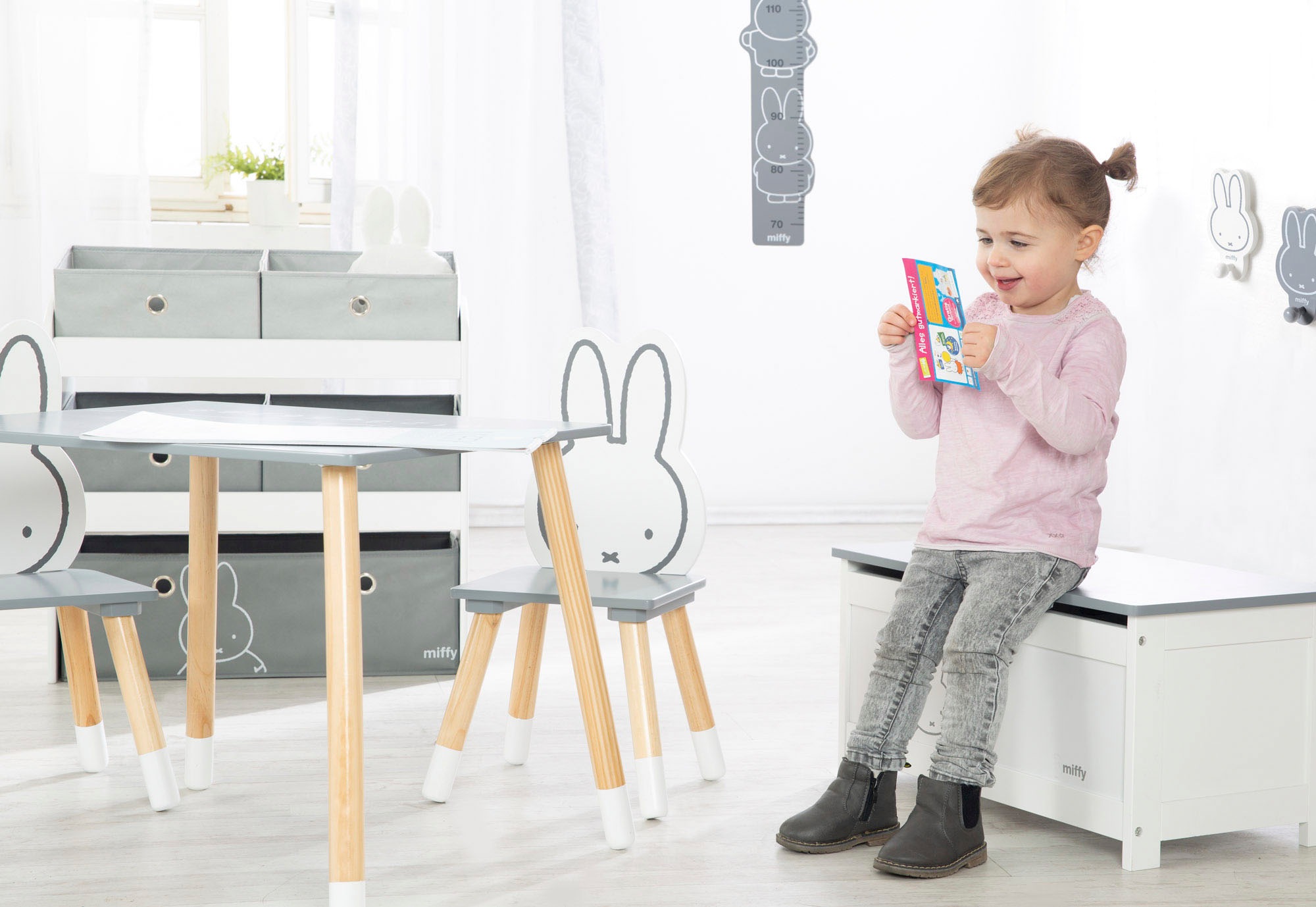 roba® Kinderregal »miffy®, grau«, inklusive 5 Stoffboxen in 2 Grössen