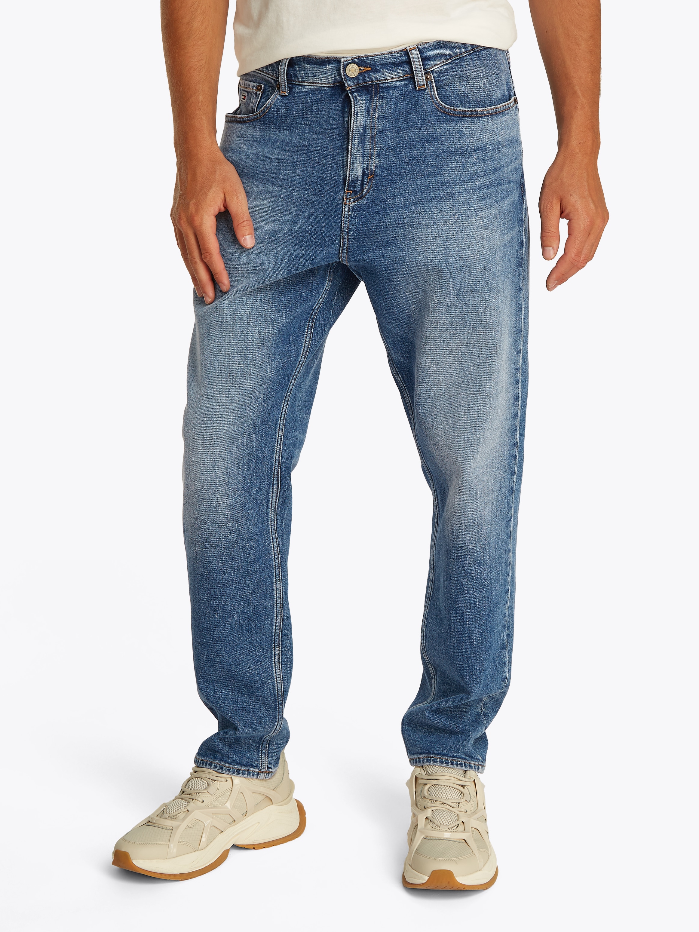 Tommy Jeans Gerade Jeans »Isaac Relaxed Tapered«, Relaxed‑Fit‑Jeans mit konisch zulaufendem Bein