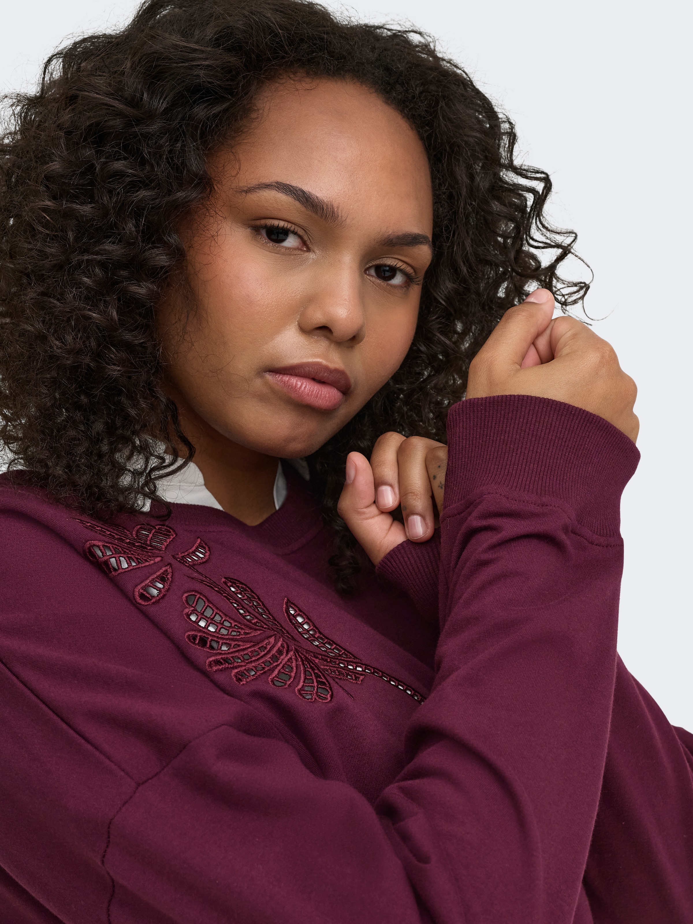 ONLY CARMAKOMA Sweatshirt »CARLEONORA L/S O-NECK BLOUSE JRS BF«, Baumwolle, regular fit
