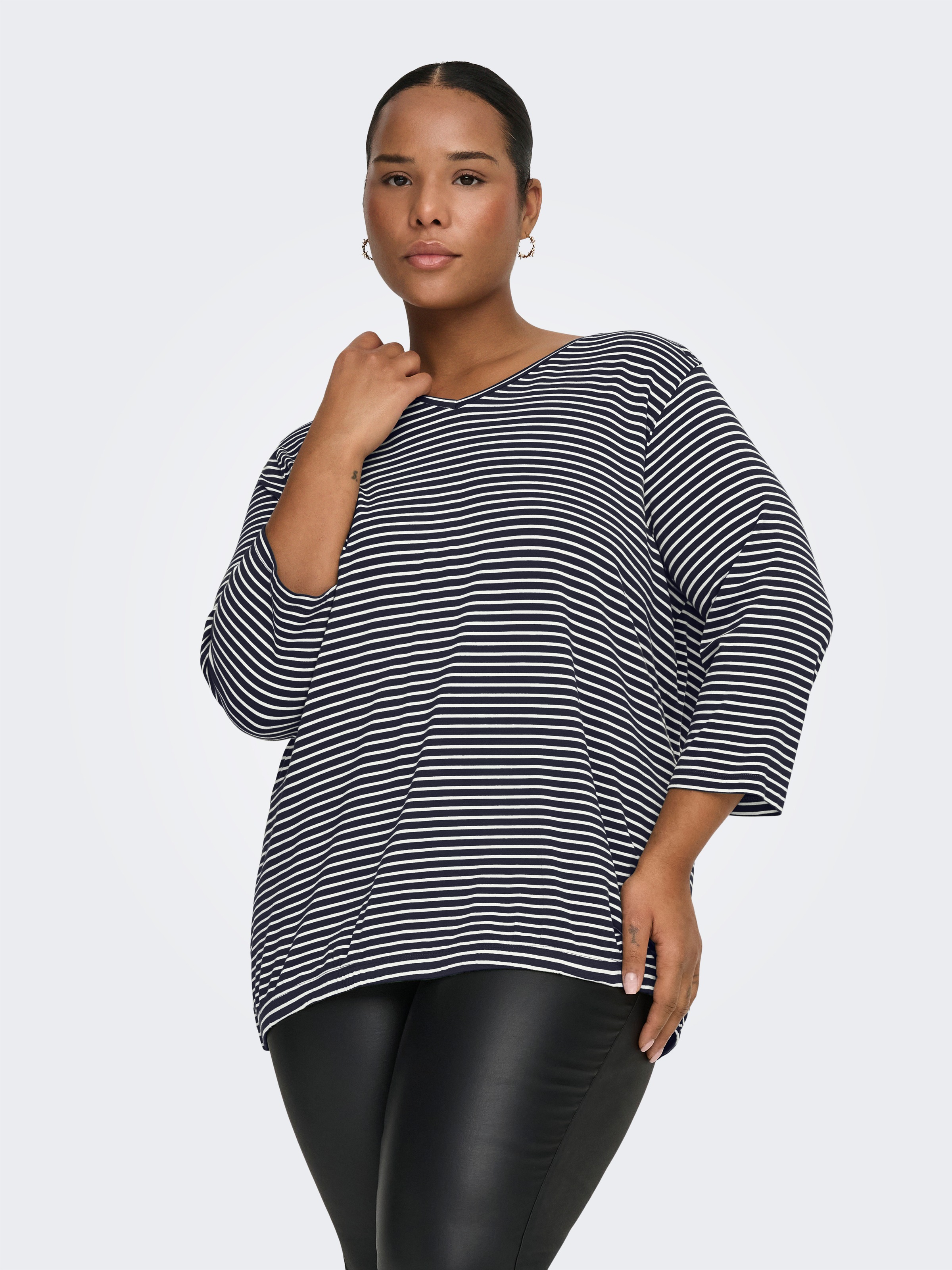 Image of ONLY CARMAKOMA 3/4-Arm-Shirt "CARLINA 3/4 SLEEVE V-NECK BLOUSE JRS"