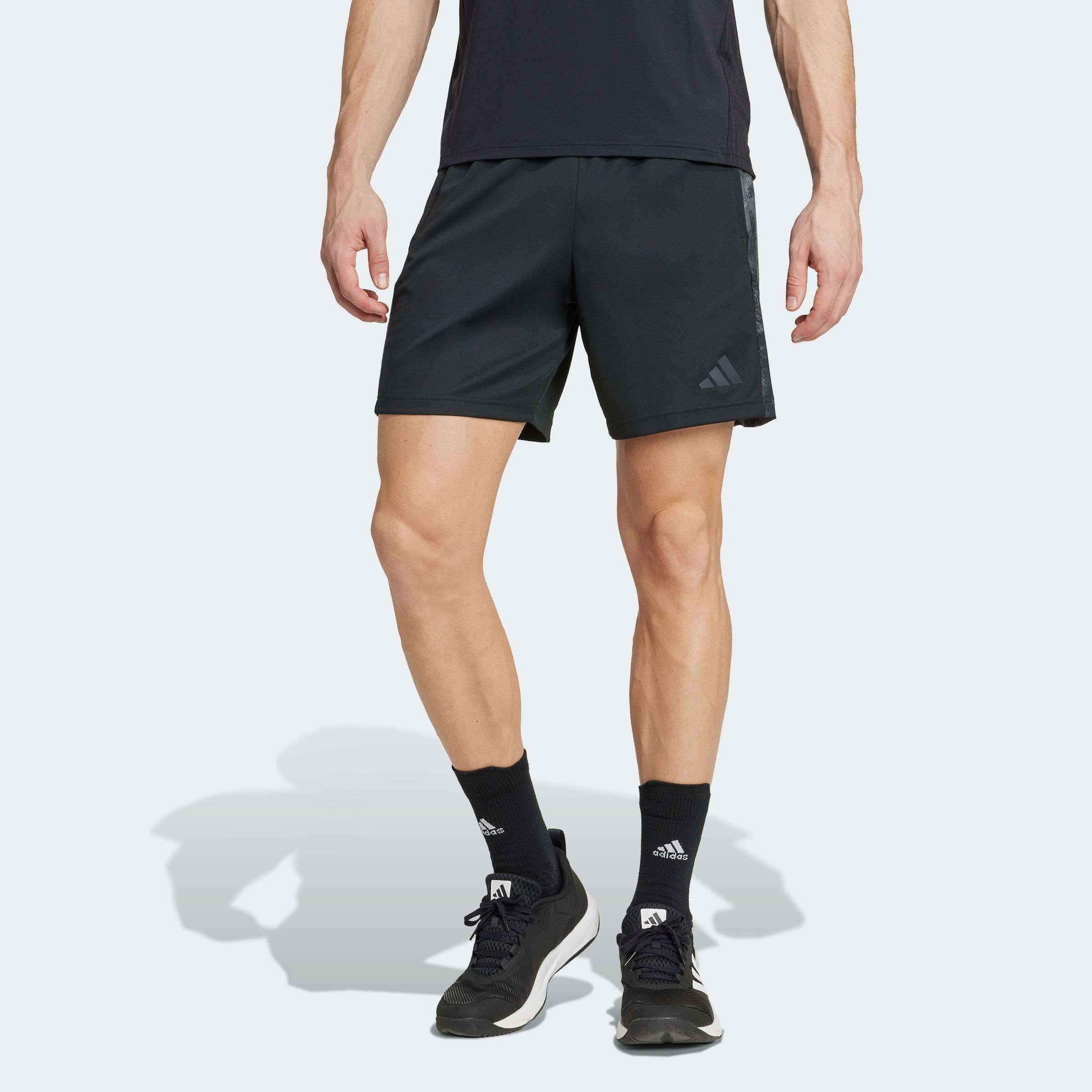 Image of adidas Performance Shorts "TRAIN ESSENTIALS SEASONAL 3-STRIPES" sportlicher Schnitt, mit Camo-Print, aus leichtem Pikee-Material