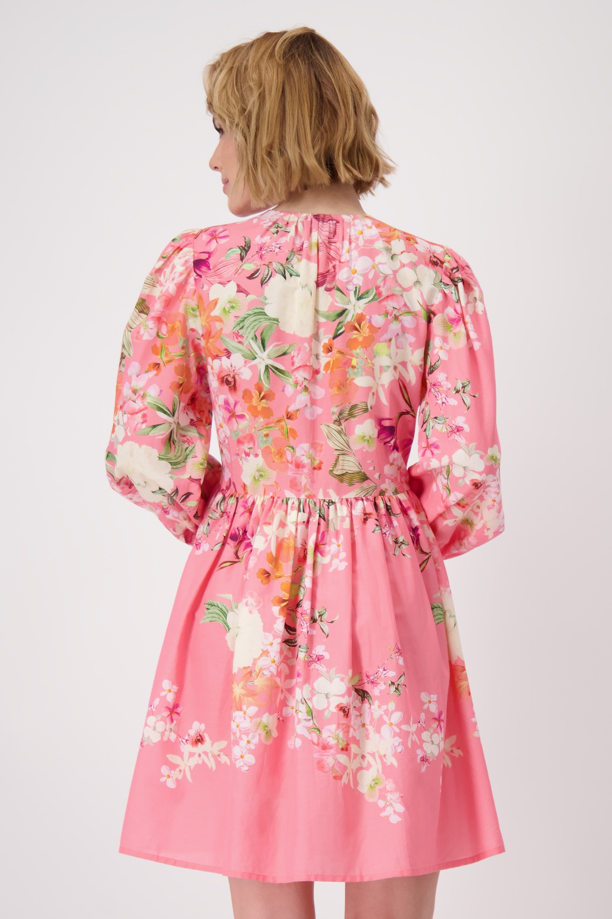 Monari Midikleid »Kleid Blumenverlauf allov.«, Mit V-Ausschnitt