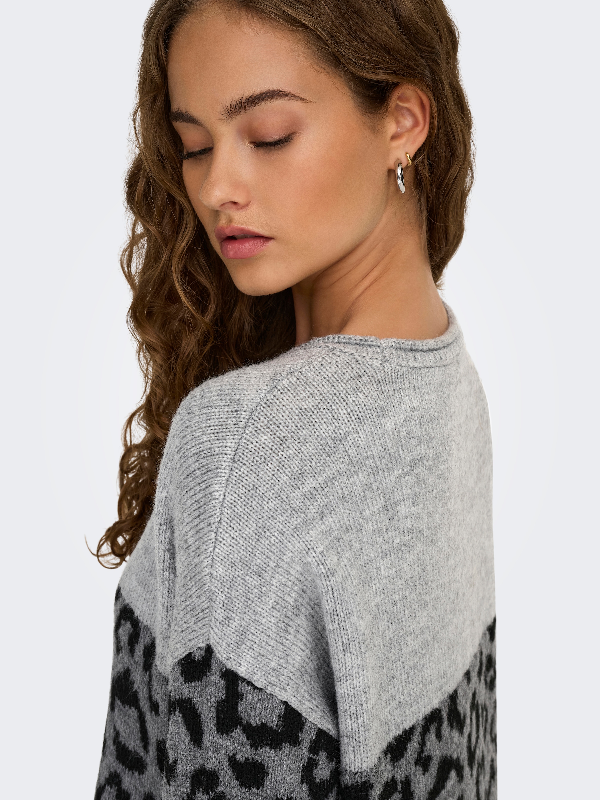 ONLY Robe en tricot »ONLJADE PATTERN LS O-NECK DRESS RP KNT« Kunstfaser, regular fit