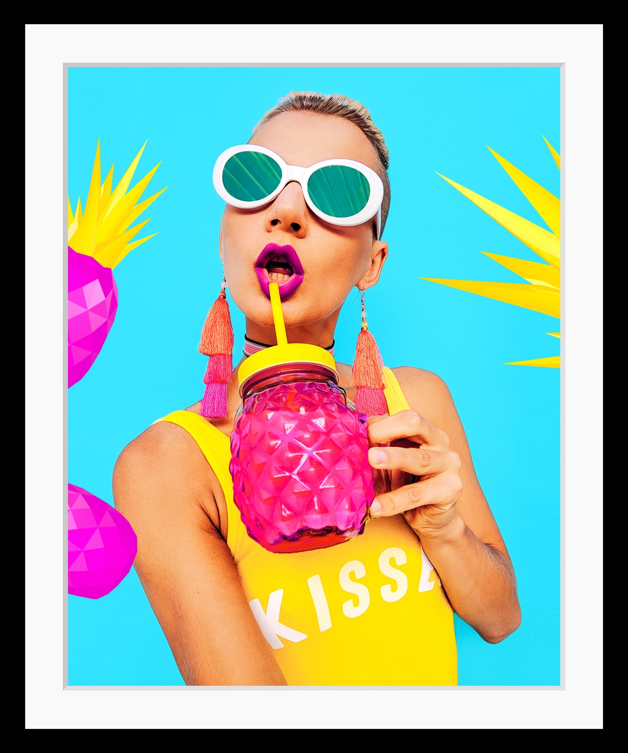 Image of queence Bild "Jule" Ananas Frau Kunst Palmen Pflanzen HD Premium Poster-Druck inkl. Holzrahmen