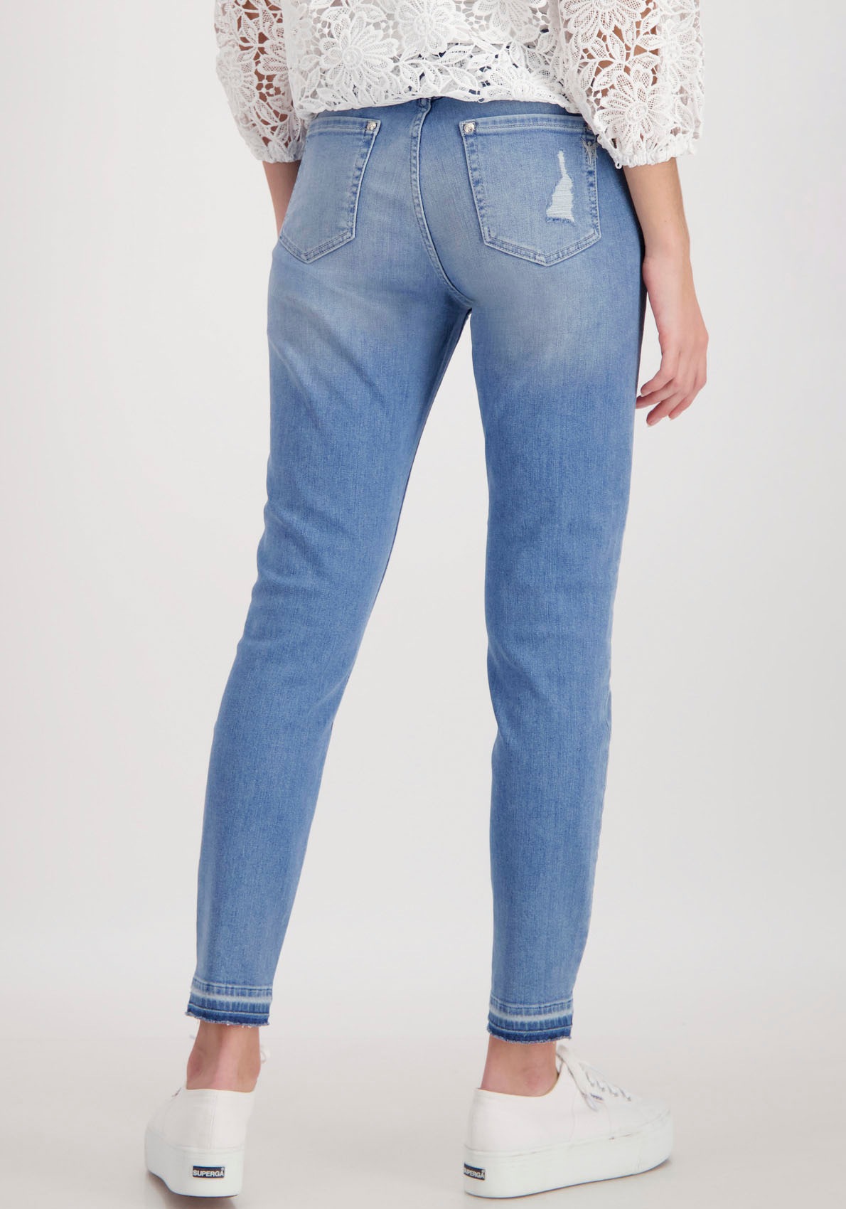 ♕ Monari Slim-fit-Jeans, im Destroyed-Look mit Perlen und Schmuck  versandkostenfrei auf