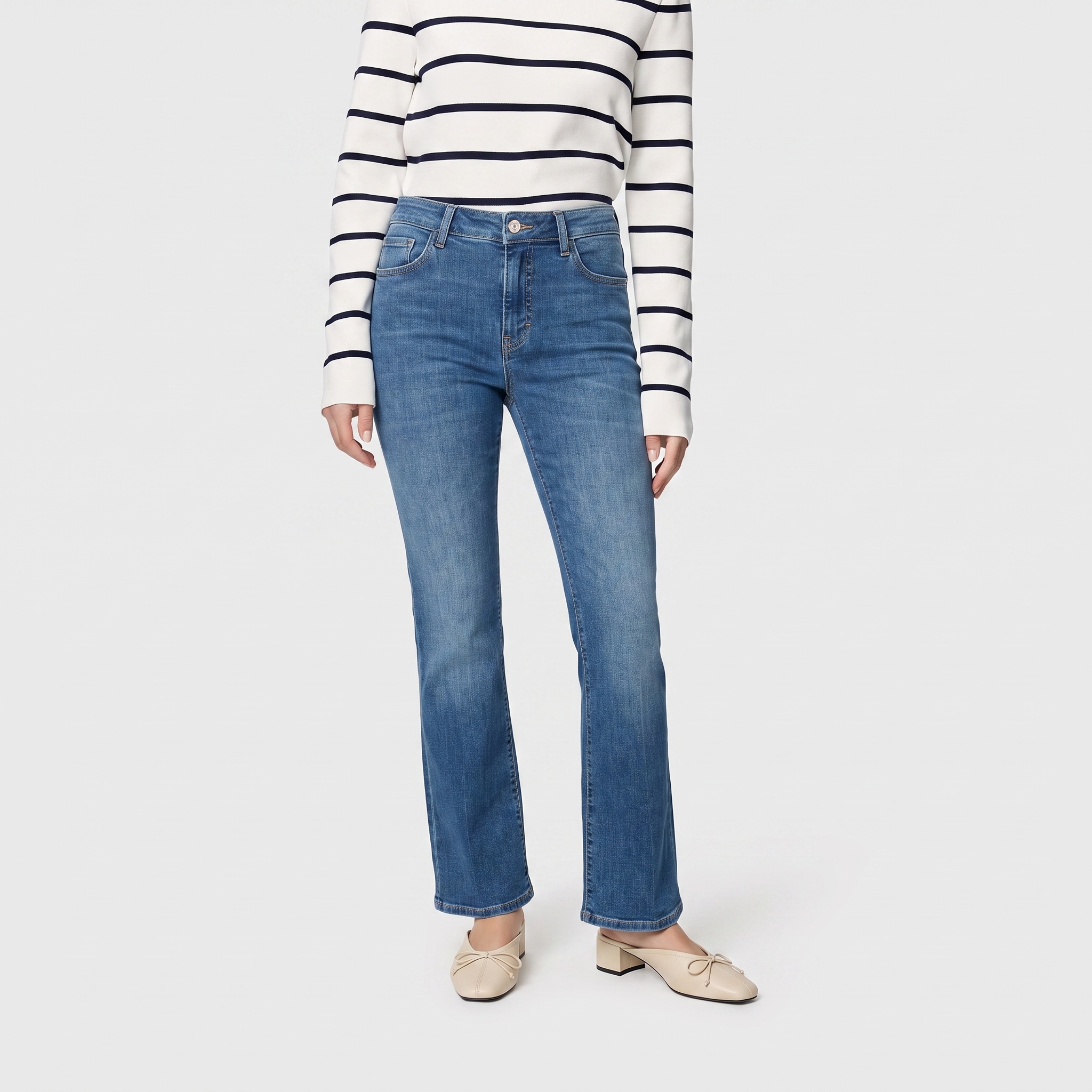 Image of MAC Bootcut-Jeans "LAURA" Figurformende Denim-Qualität
