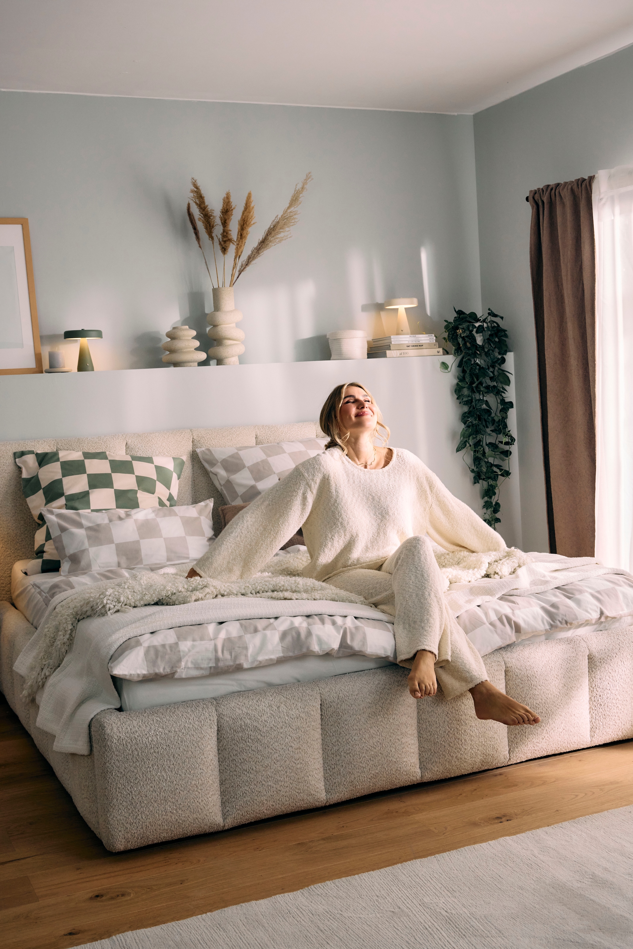 homsy by Ana Johnson Lit rembourré »Somny wahlweise mit Bettkasten, erhältlich in verschiedenen Breiten« luxurious gepolstertes Kopfteil und Rahmen, Bezug mit Bouclécharakter