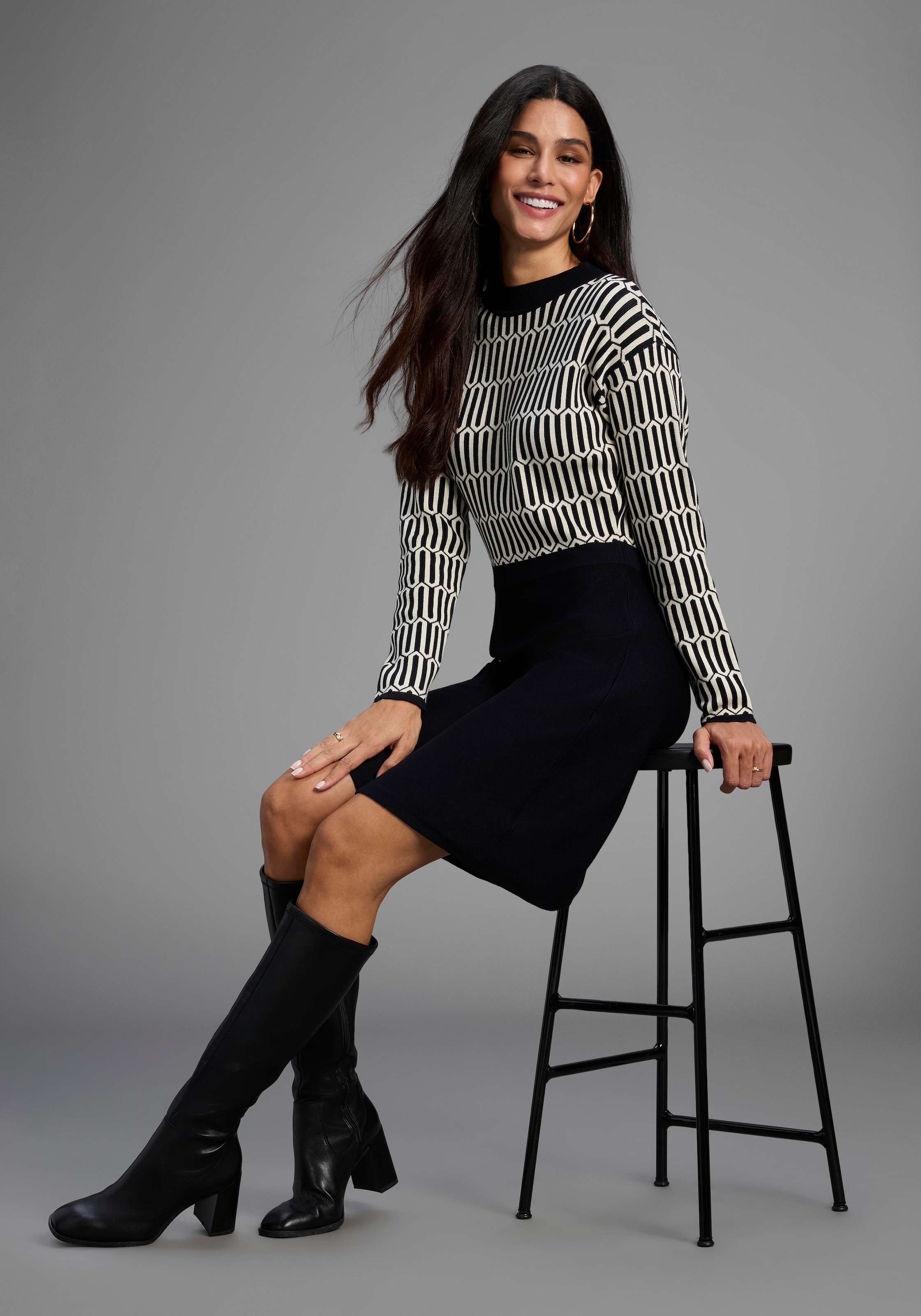 Laura Scott Robe en tricot mit grafischem Strickmuster - NEUE KOLLEKTION