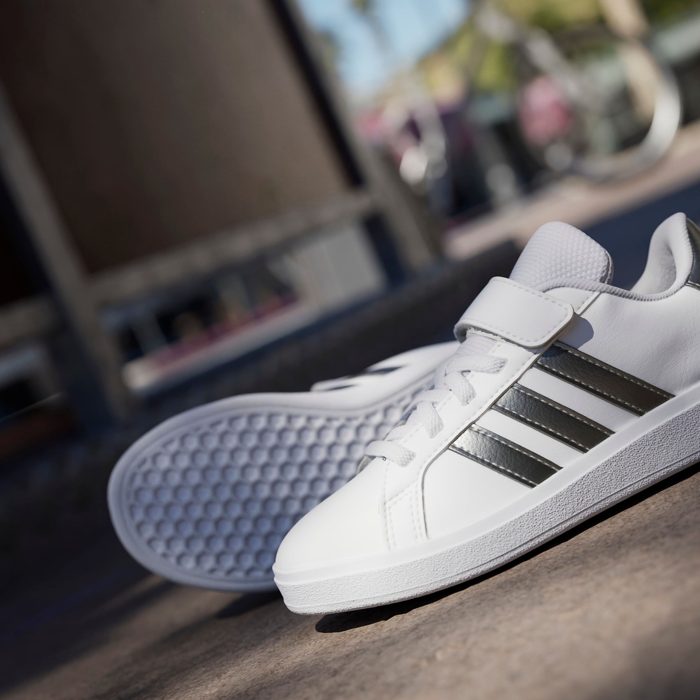 adidas Sportswear Sneaker »GRAND COURT 2.0 KIDS«, Design auf den Spuren des adidas Superstar