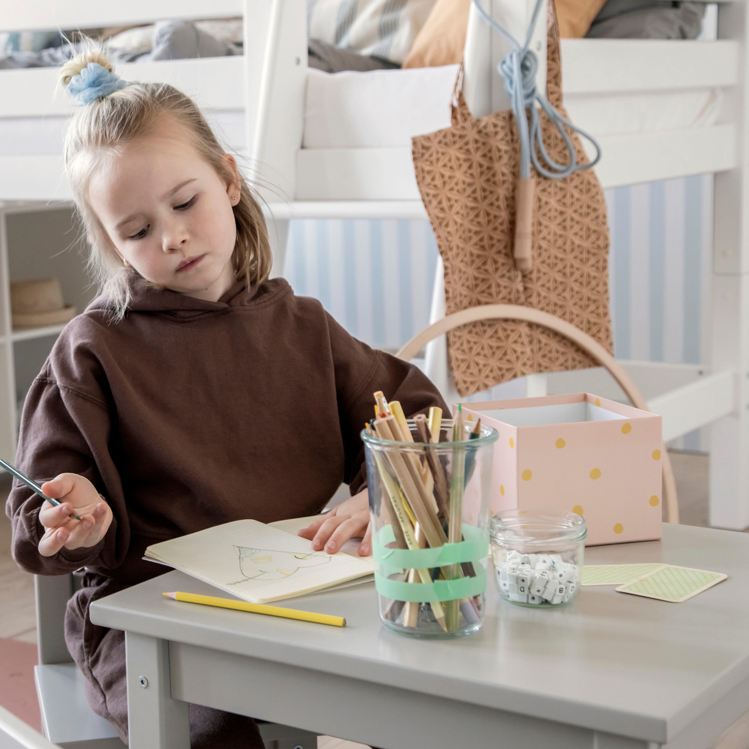 Hoppekids Kindersitzgruppe »MADS Kindersitzgruppe«, (Set, 3 tlg., 1 Tisch, 2 Stühle), in vielen Farben, mit zwei Stühlen