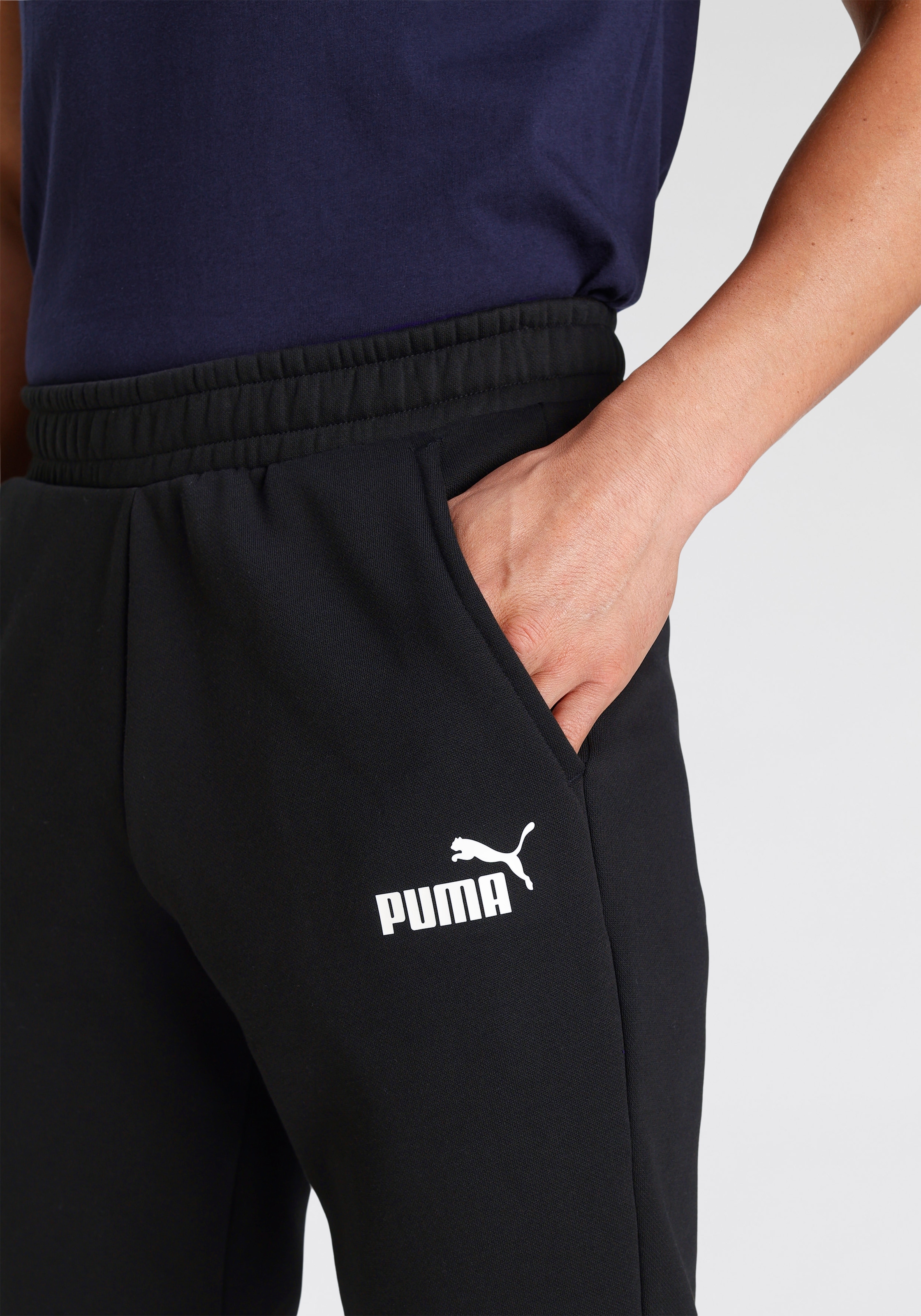 PUMA Trainingshose »ESS LOGO PANTS FL CL«