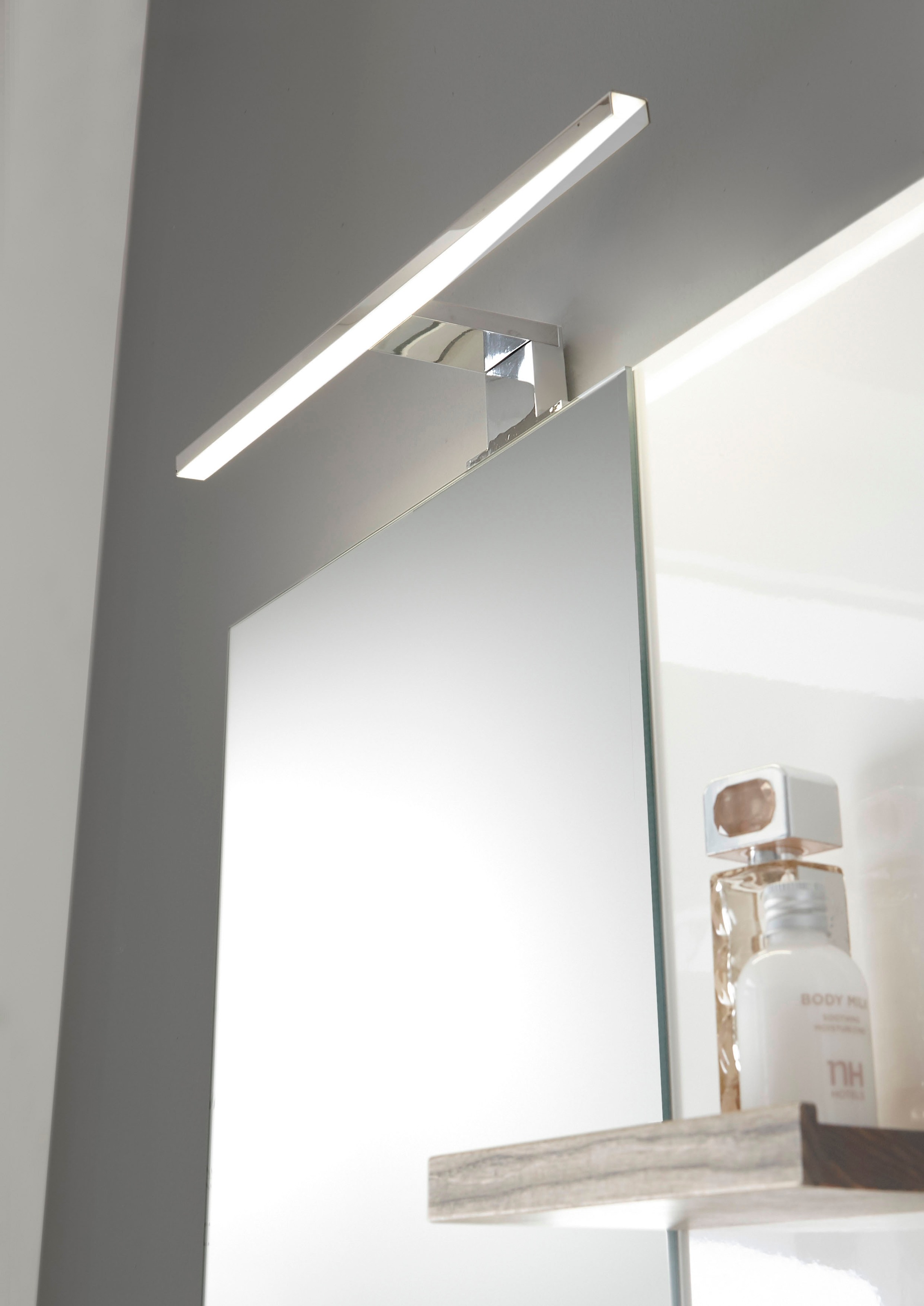 Places of Style Badmöbel-Set »SOLiD, Badmöbel-Set, Bad im modernen Design, 2-teiliges Badezimmer«, (2 St.), Waschtisch mit Waschbecken, Spiegel mit LED, Breite 60 cm