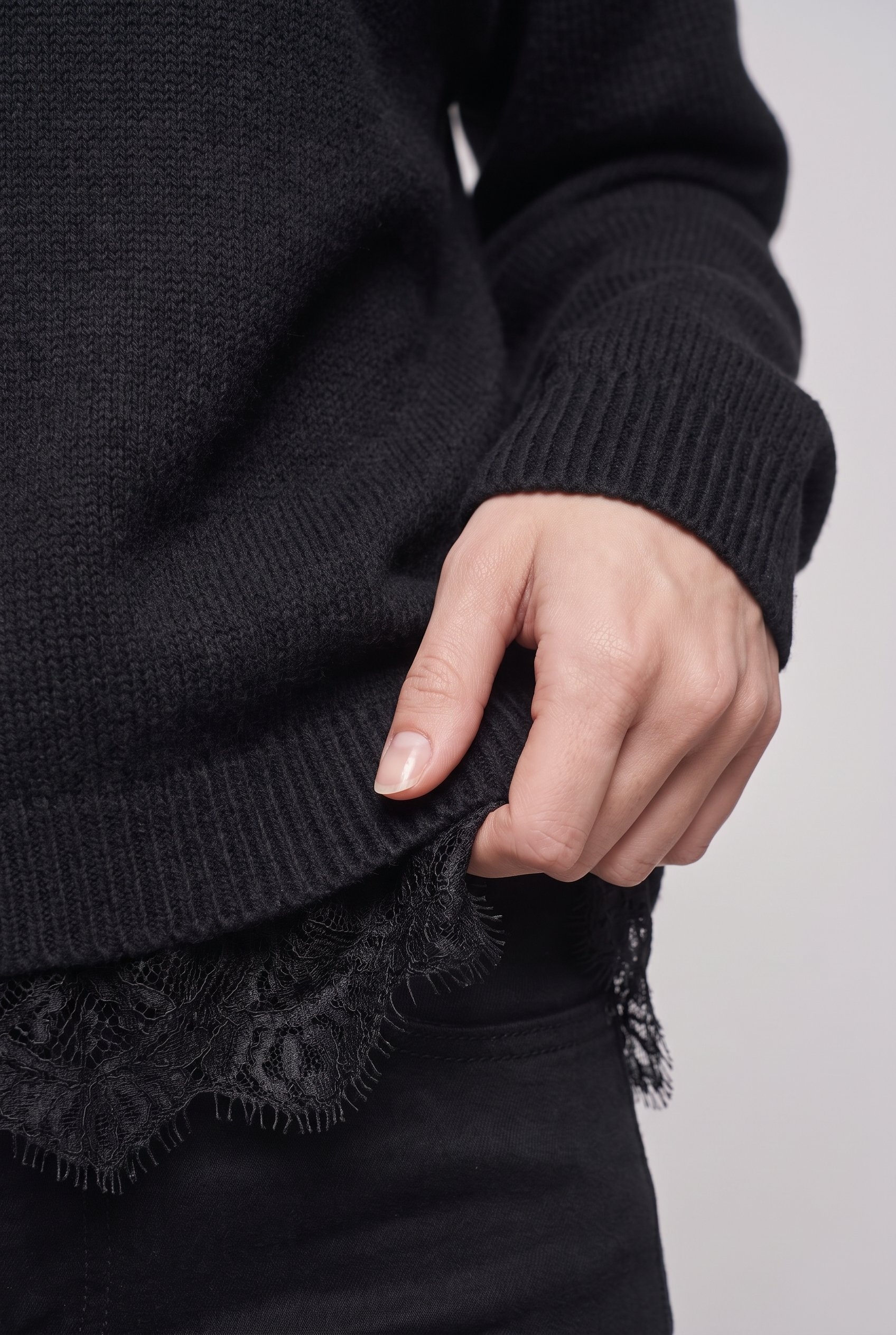 ONLY Pull en tricot »ONLALIVIA LS LACE O-NECK CS KNT« mélange de matériaux, coupe régulière