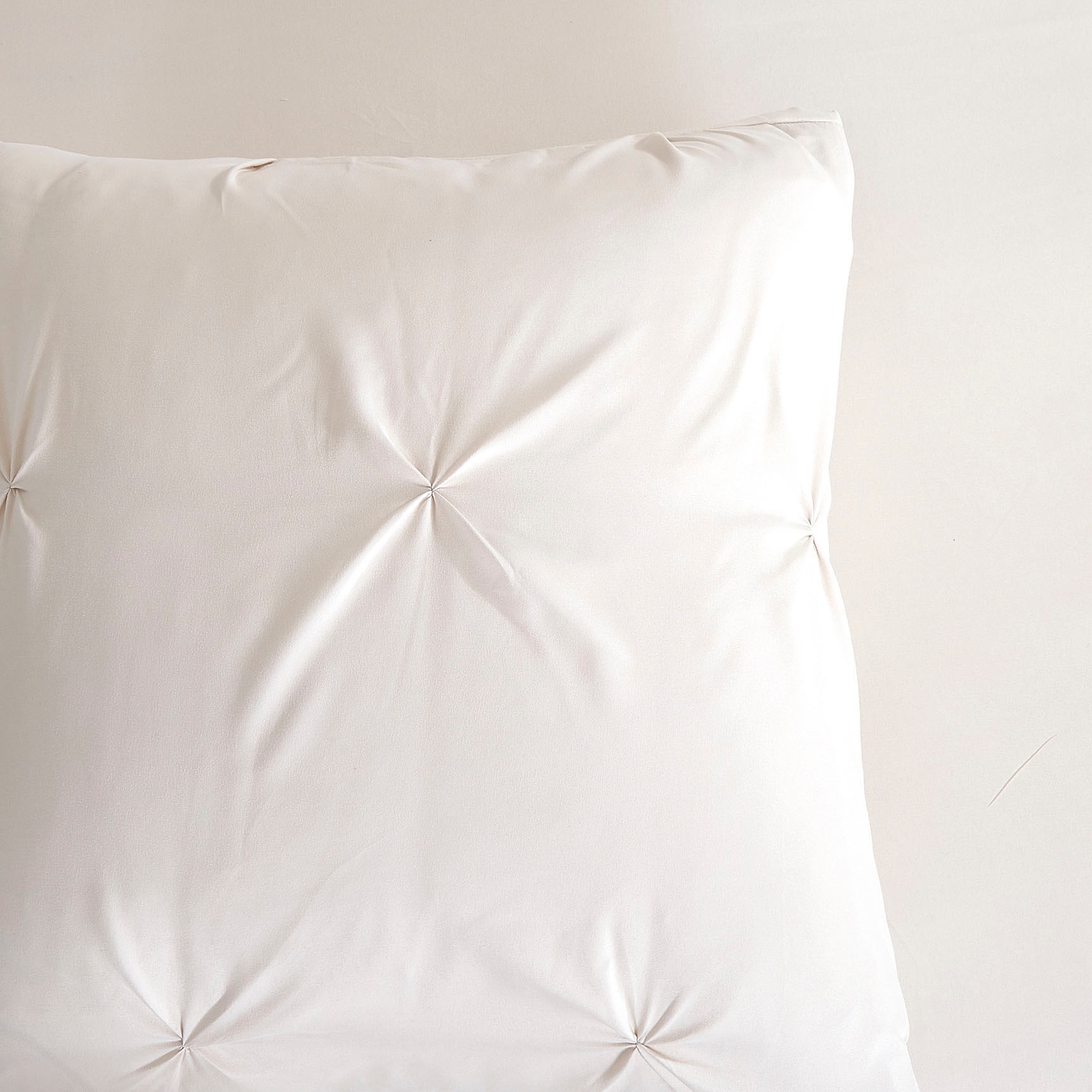 PURE luxury collection Bettwäsche »Elegance«, Mikrofaser, Uni, Stickerei, luxuriöse Falten, Reissverschluss, Grün