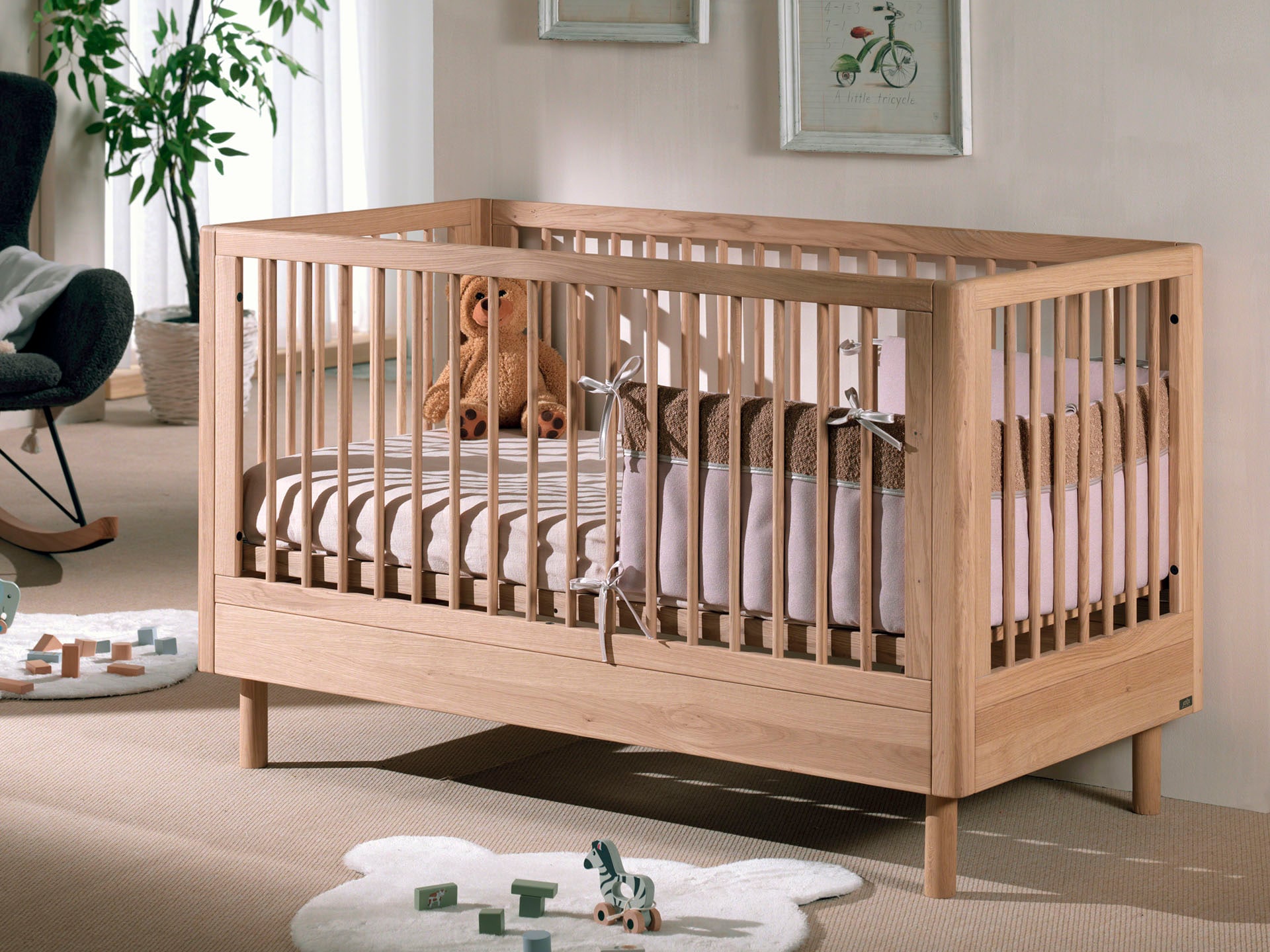 Vipack Lit bébé »hochwertig, stabil gebaut, Made in Europe, Oberfläche geölt lt. EN71-3« 70/140 cm, avec barreaux coulissants et sommier à lattes, réglable en hauteur