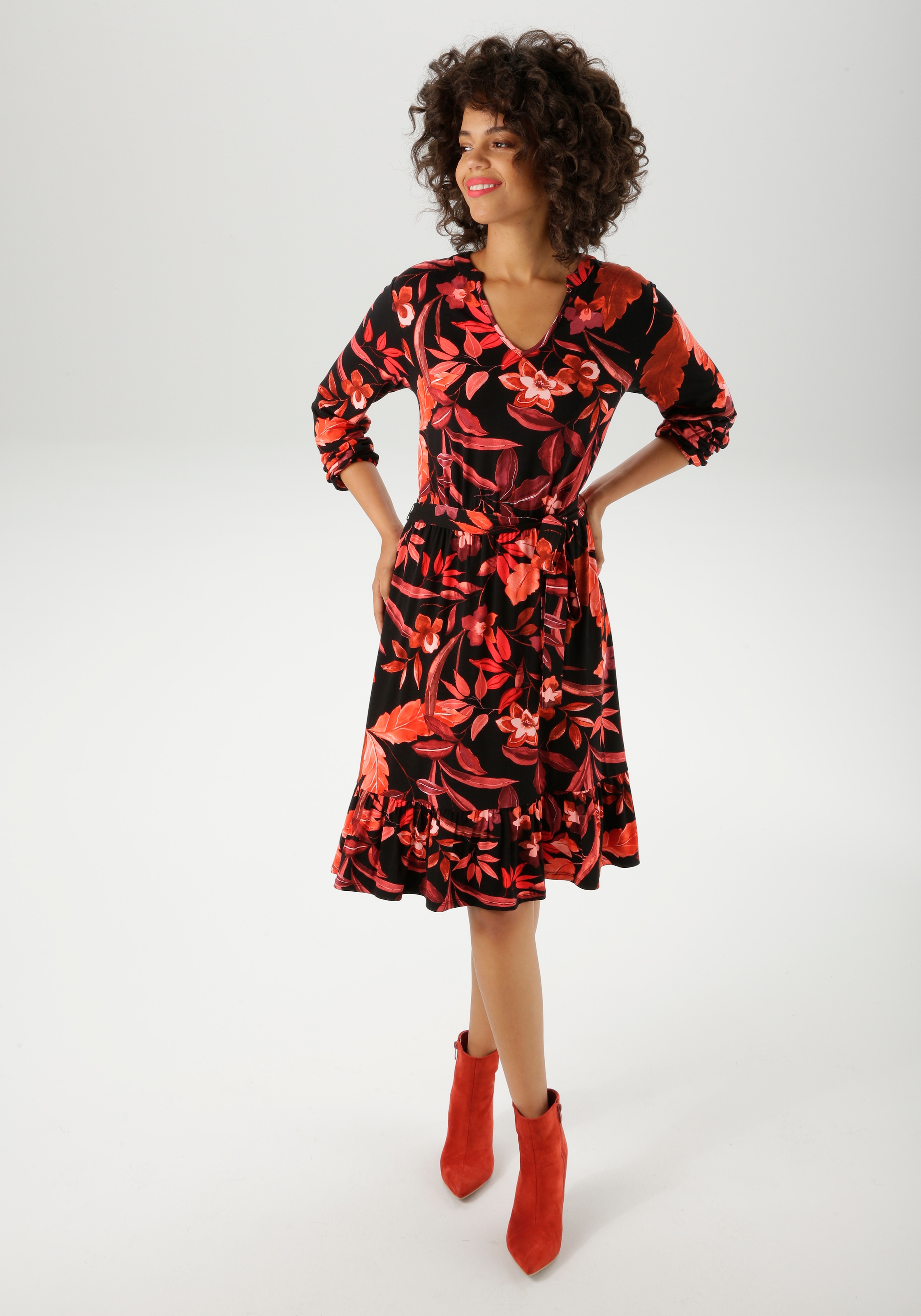 Aniston CASUAL Jerseykleid, (mit abnehmbarem Bindeband), mit grossflächigen Blüten und Blättern bedruckt - NEUE KOLLEKTION