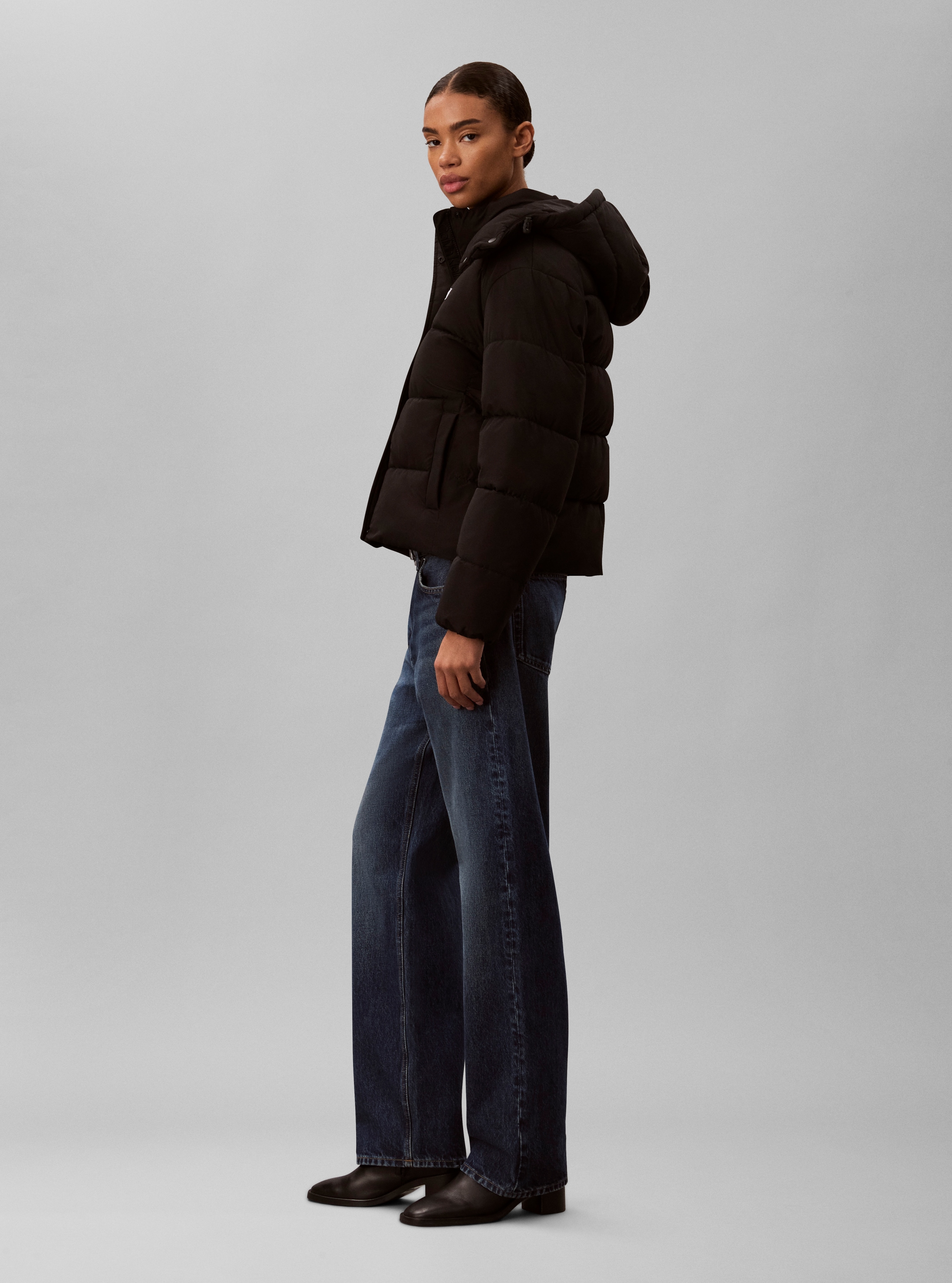 Calvin Klein Jeans Steppjacke mit Kapuze abnehmbare Kapuze, kurze Form, verdeckter Reissverschluss