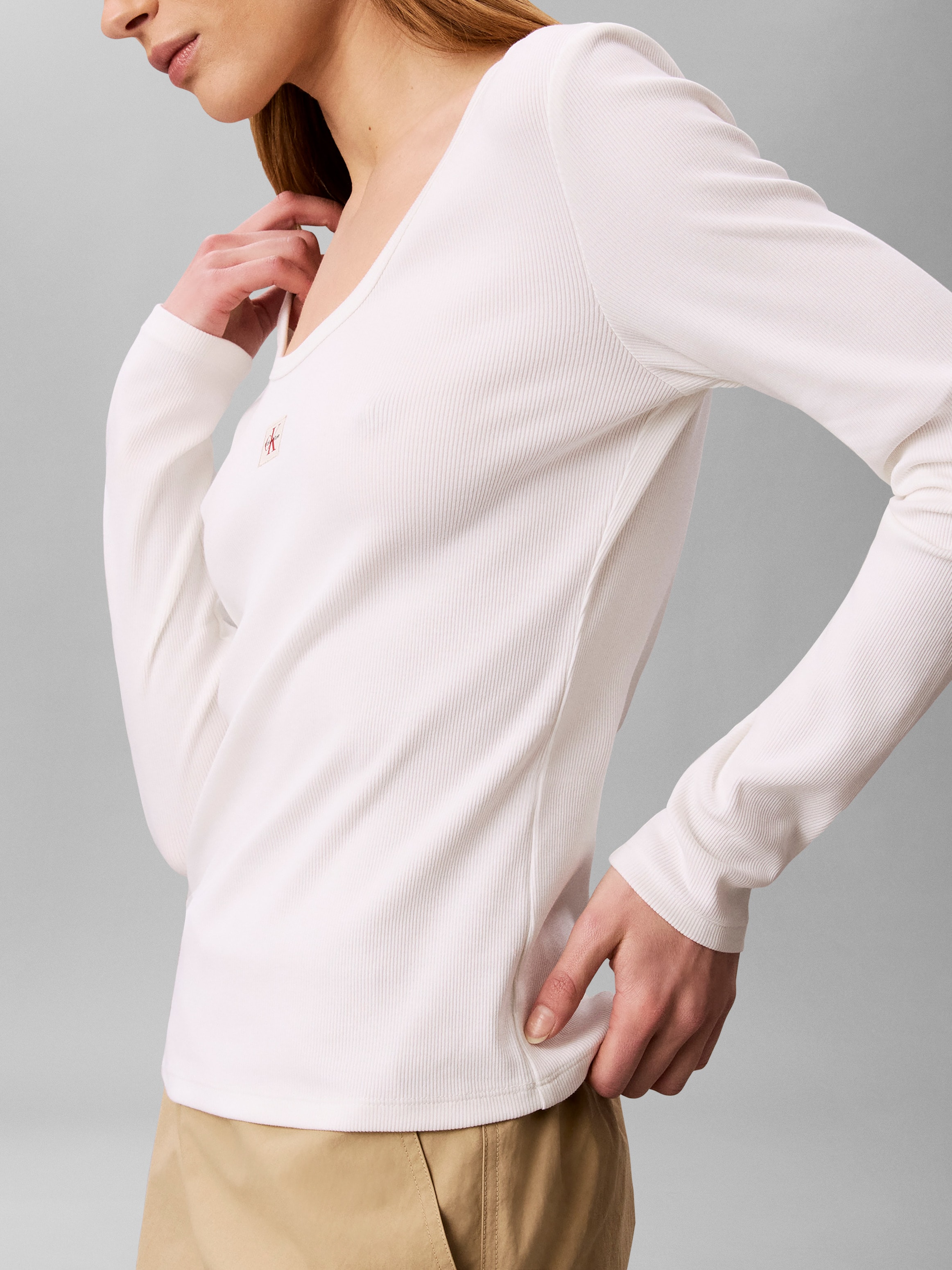 Calvin Klein Jeans T-shirt à manches longues »LS WOVEN LABEL 2X2 RIB SCOOP NEC« avec col rond, coupe regular fit