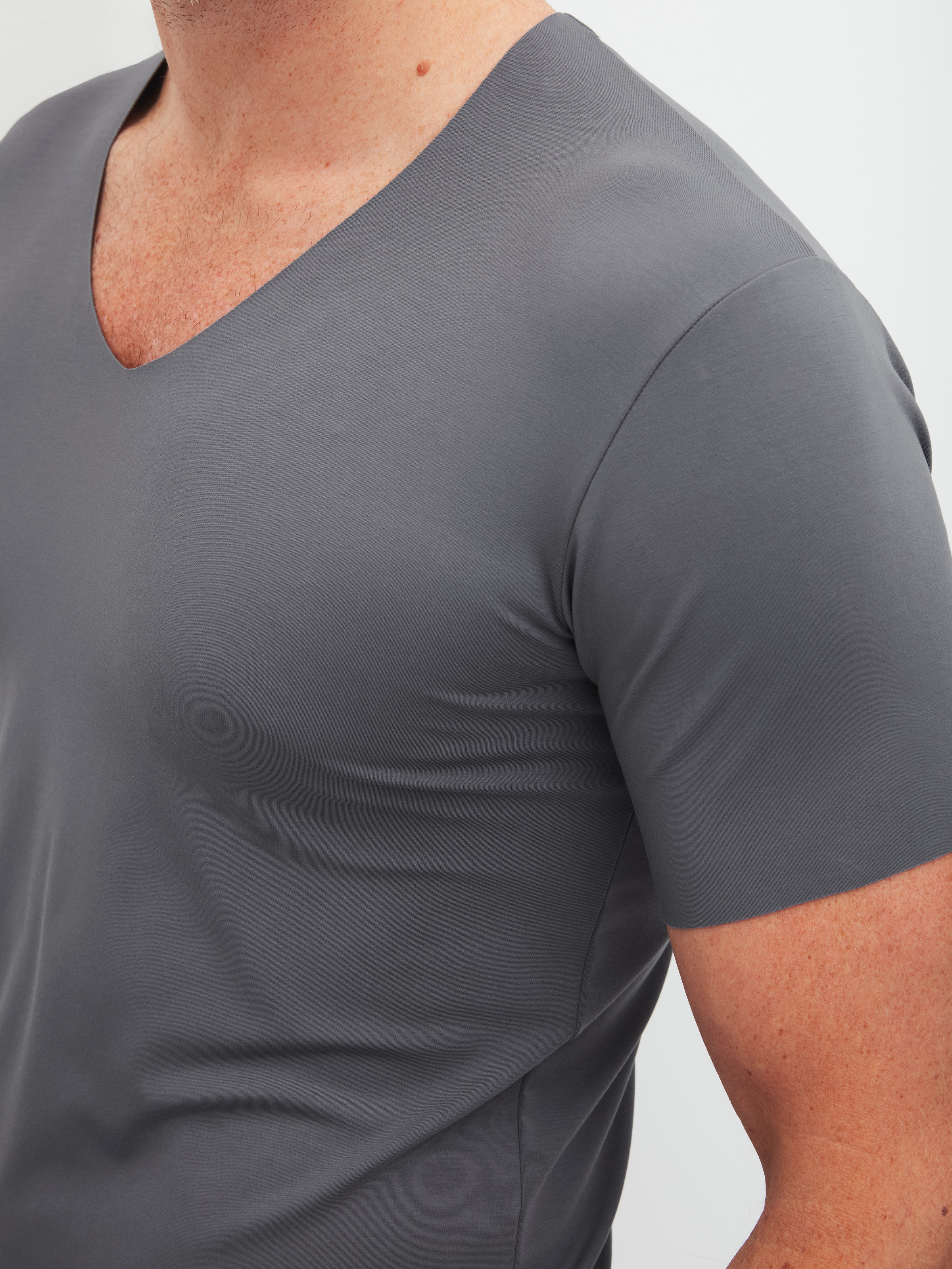 CALIDA V-Shirt »Clean Line« V-Neck, elastisch, Interlock-Qualität, Kurzarm, schnelltrocknend
