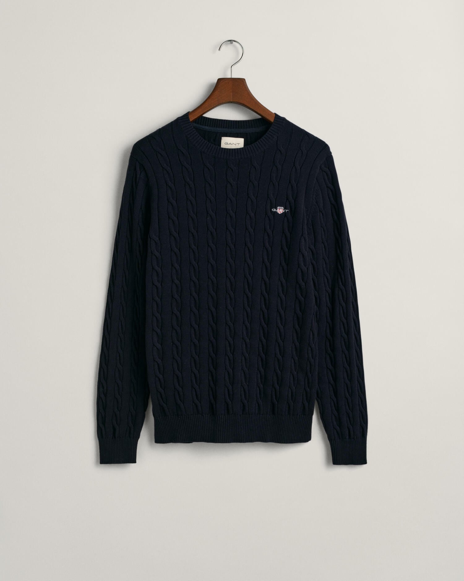 Gant Strickpullover »COTTON CABLE C-NECK« mit Wappen-Logostickerei auf der Brust