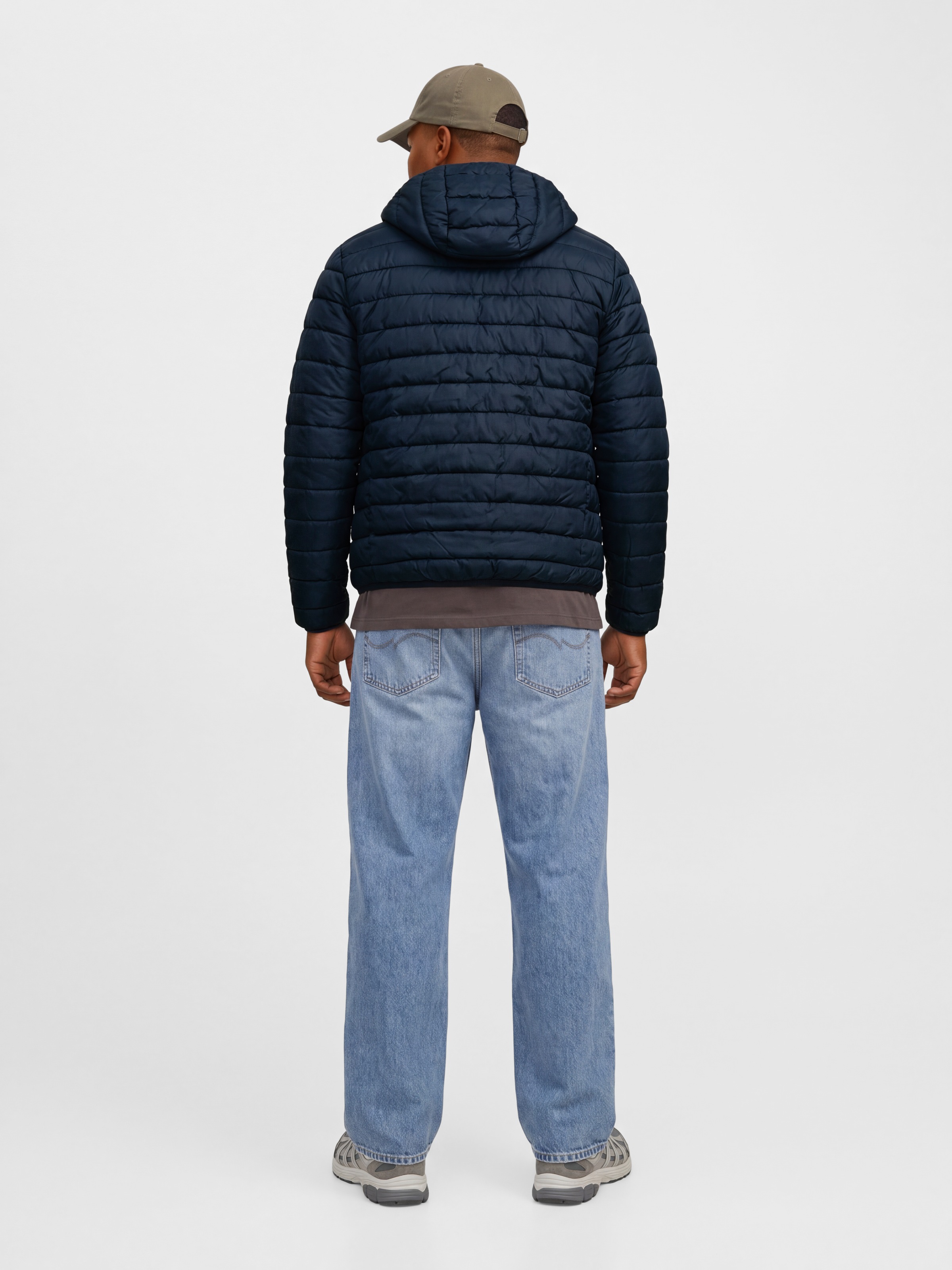 Jack & Jones PlusSize Veste matelassée »JJELVIS LIGHT PUFFER HOOD PLS« avec capuche fibre synthétique, coupe régulière