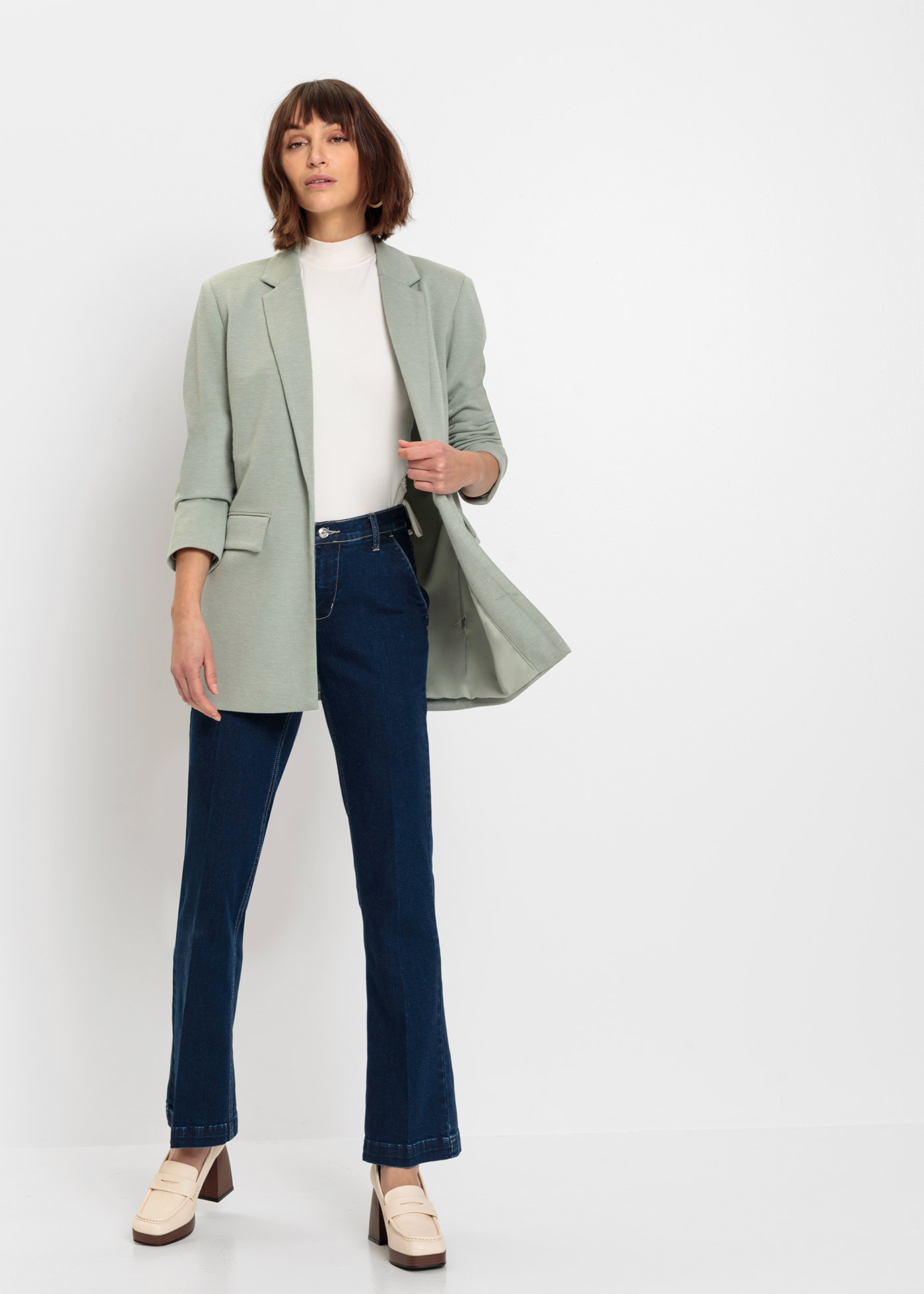bonprix Blazer en jersey »Langer Jersey-Blazer mit Taschen« 1 mit Reverskragen, lockere Passform, aus Viskose und Polyester