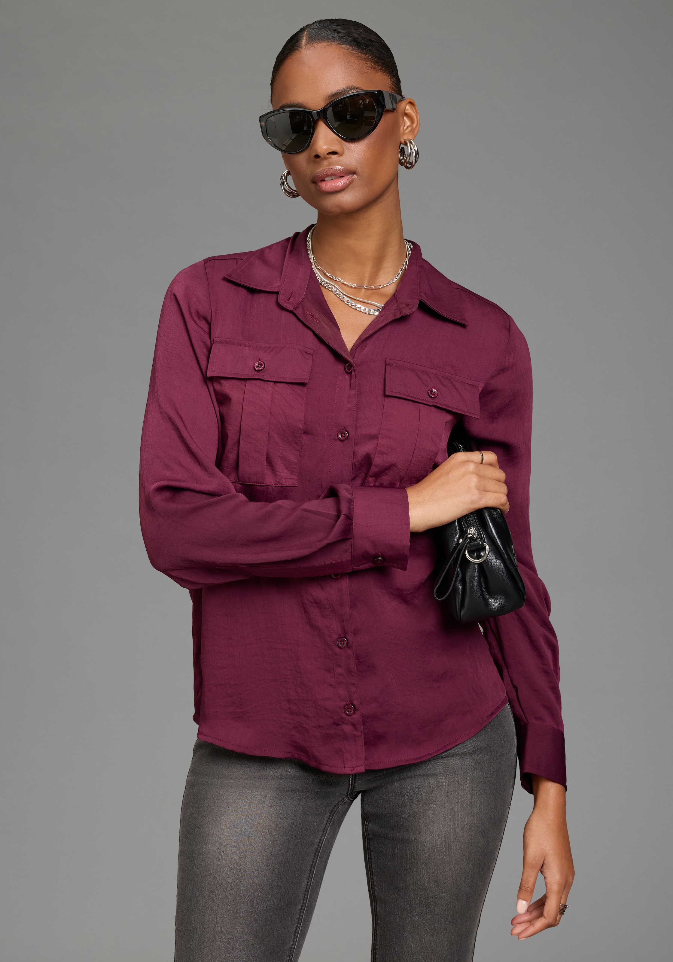 Image of Bruno Banani Hemdbluse aus schimmernder Qualität, figurumspielende Passform, hüftlange