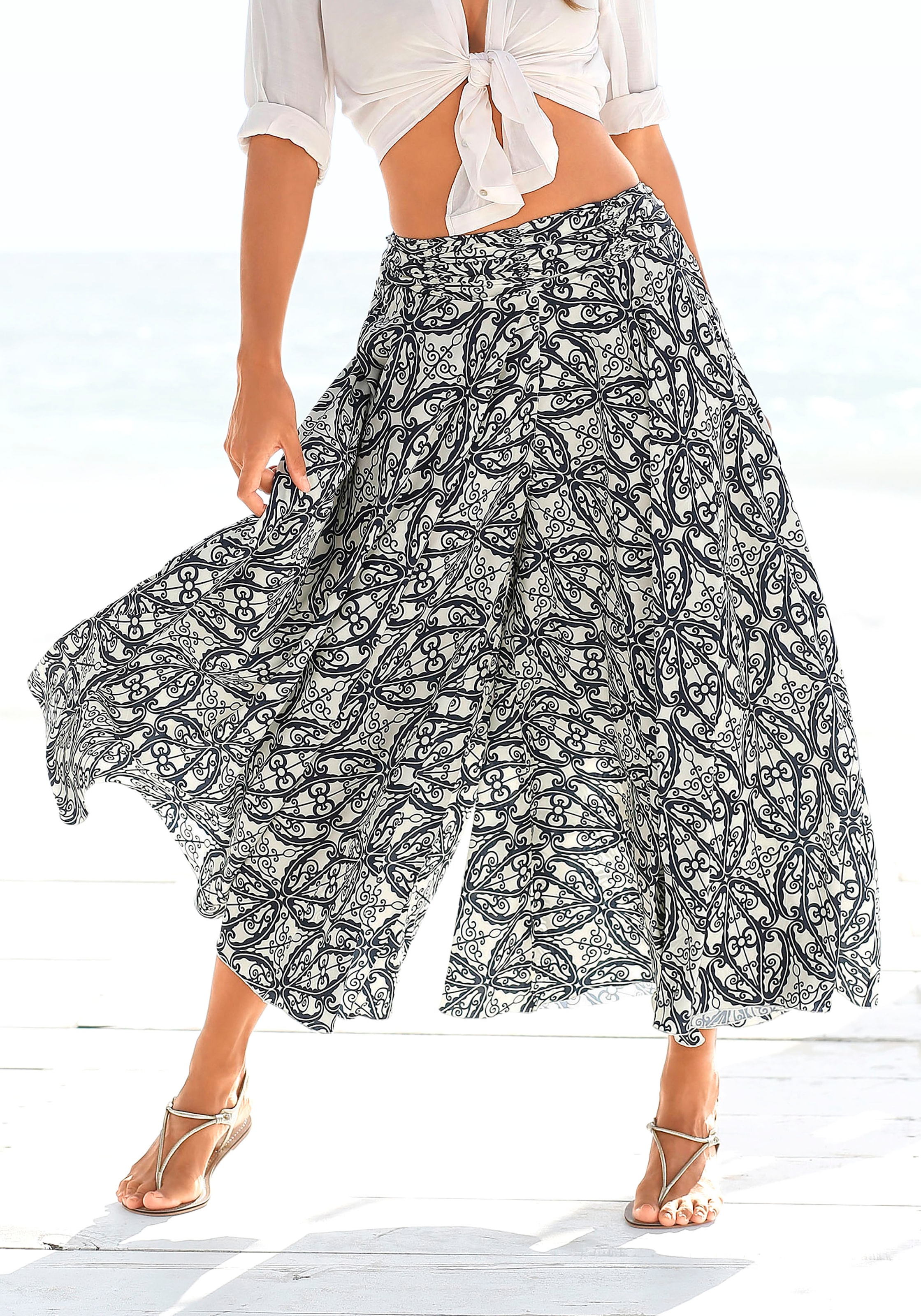 Image of LASCANA Hosenrock "mit weitem Bein" Alloverdruck, Culotte, weites Bein, luftige Sommerhose, Schlupfhose