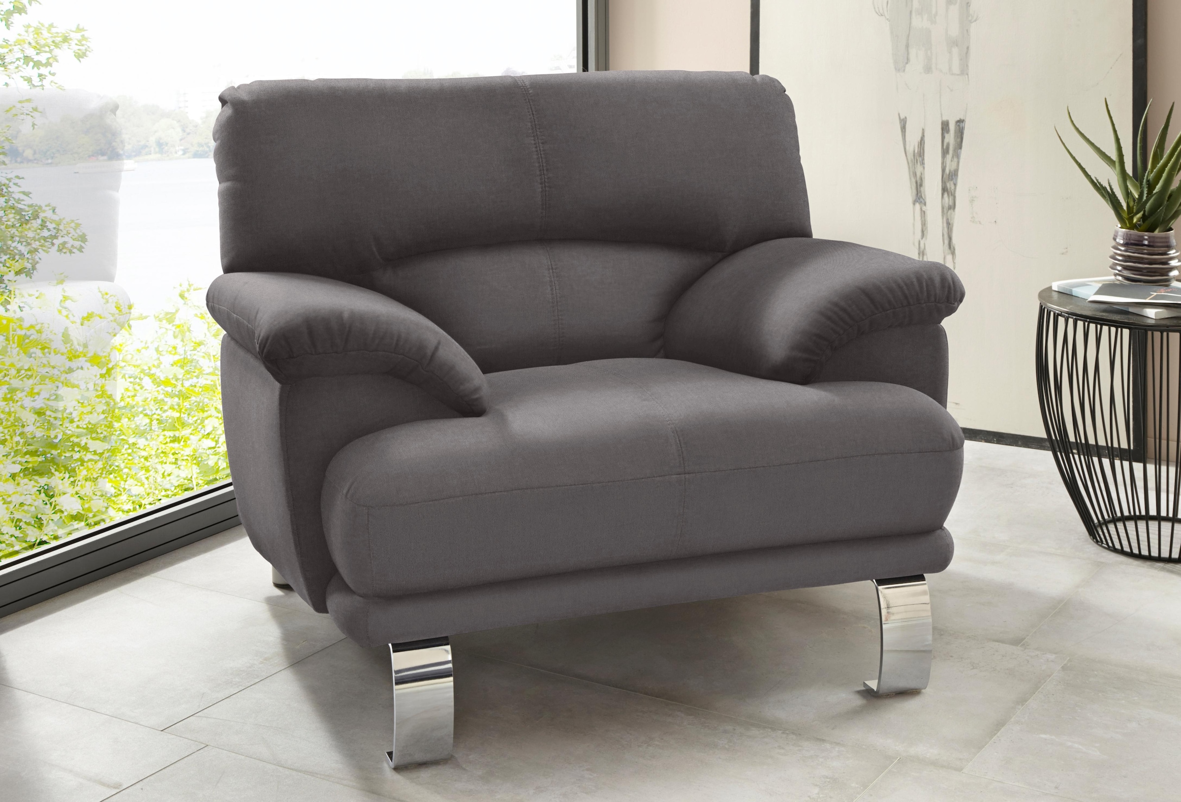 TRENDMANUFAKTUR Fauteuil »Cecilia II, Loungesessel in italienischem Design« breite und bequeme Armlehnen
