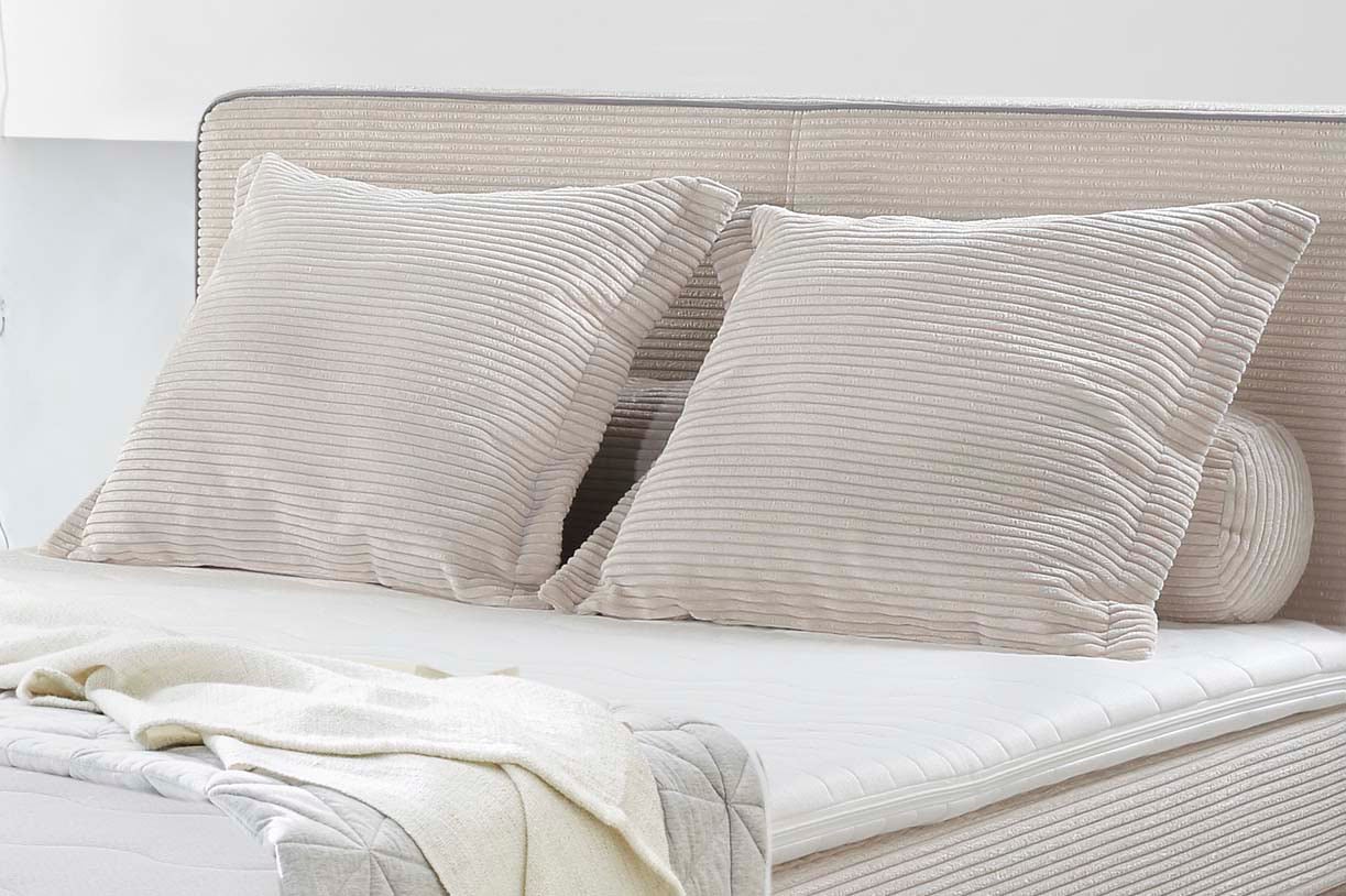 Jockenhöfer Gruppe Lit boxspring »ROMY inkl. 7-Zonen-TTFK-Matratze H3« avec surmatelas en mousse froide, tissu côtelé, pieds en bois massif, 140/180 cm x 200 cm