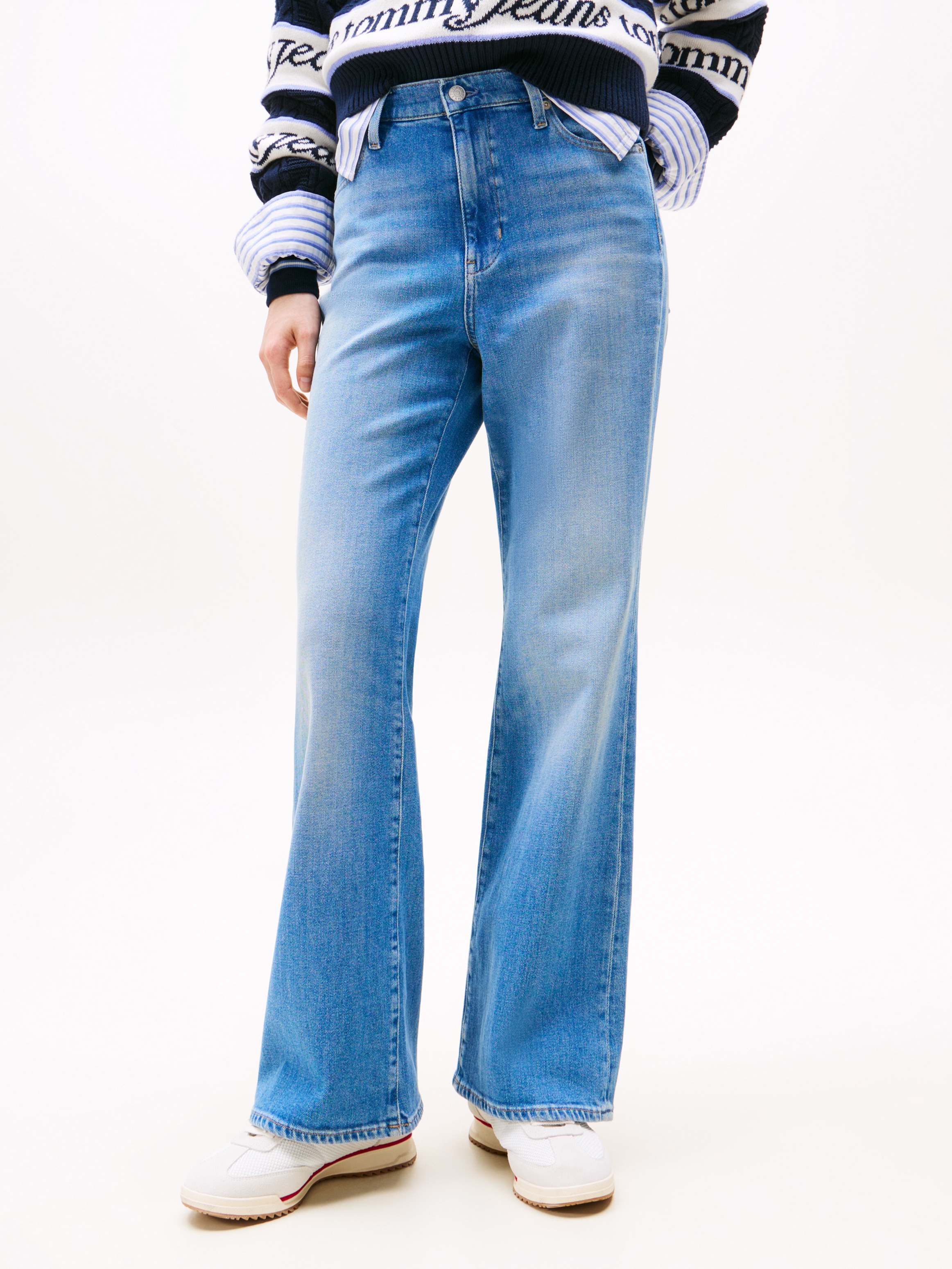 Image of Tommy Jeans Bootcut-Jeans "BELLA HGH FLR DI5133" in ausgestellter Form