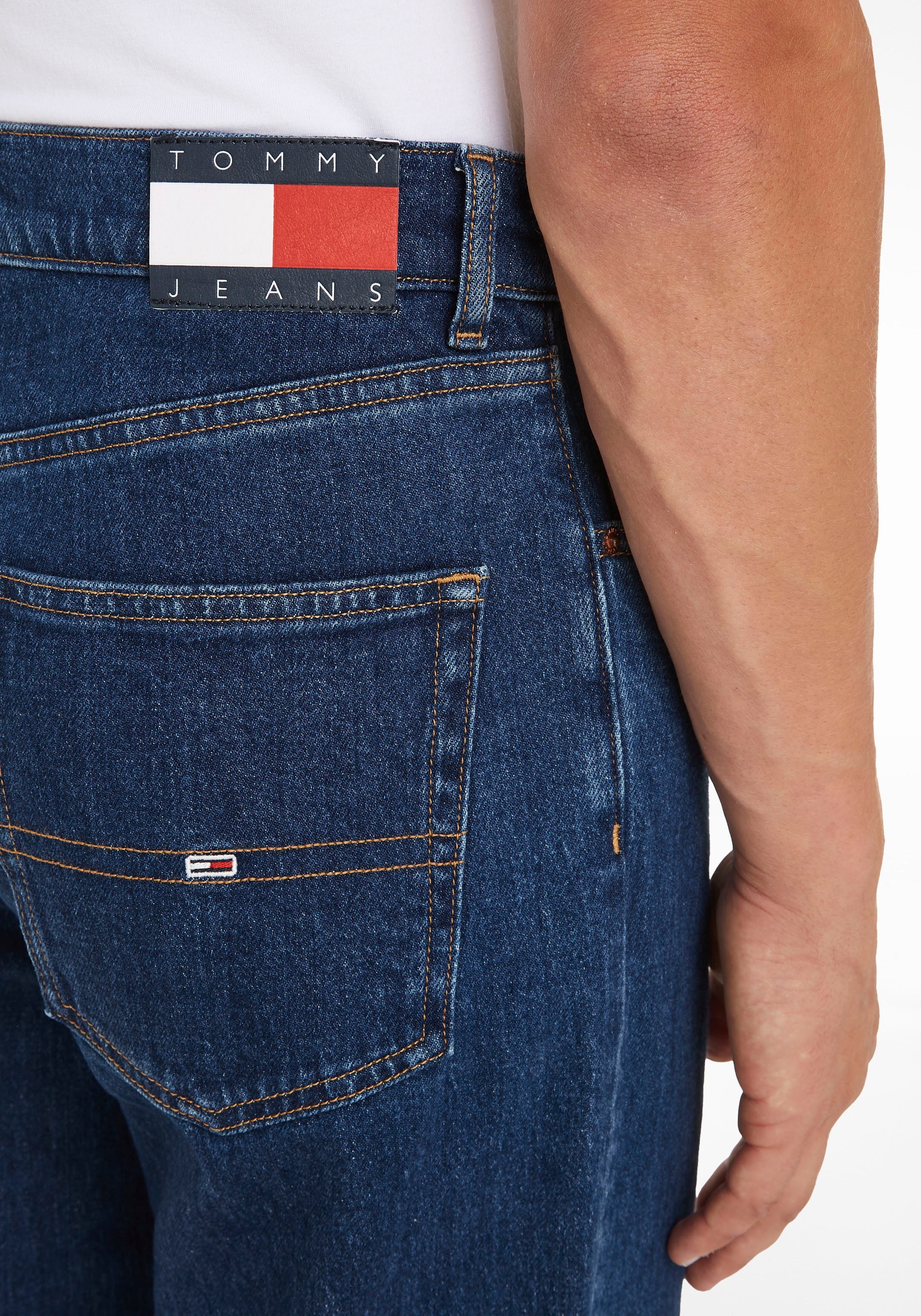 Tommy Jeans Tapered-fit-Jeans »Isaac Relaxed Tapered«, im 5-Pocket-Style