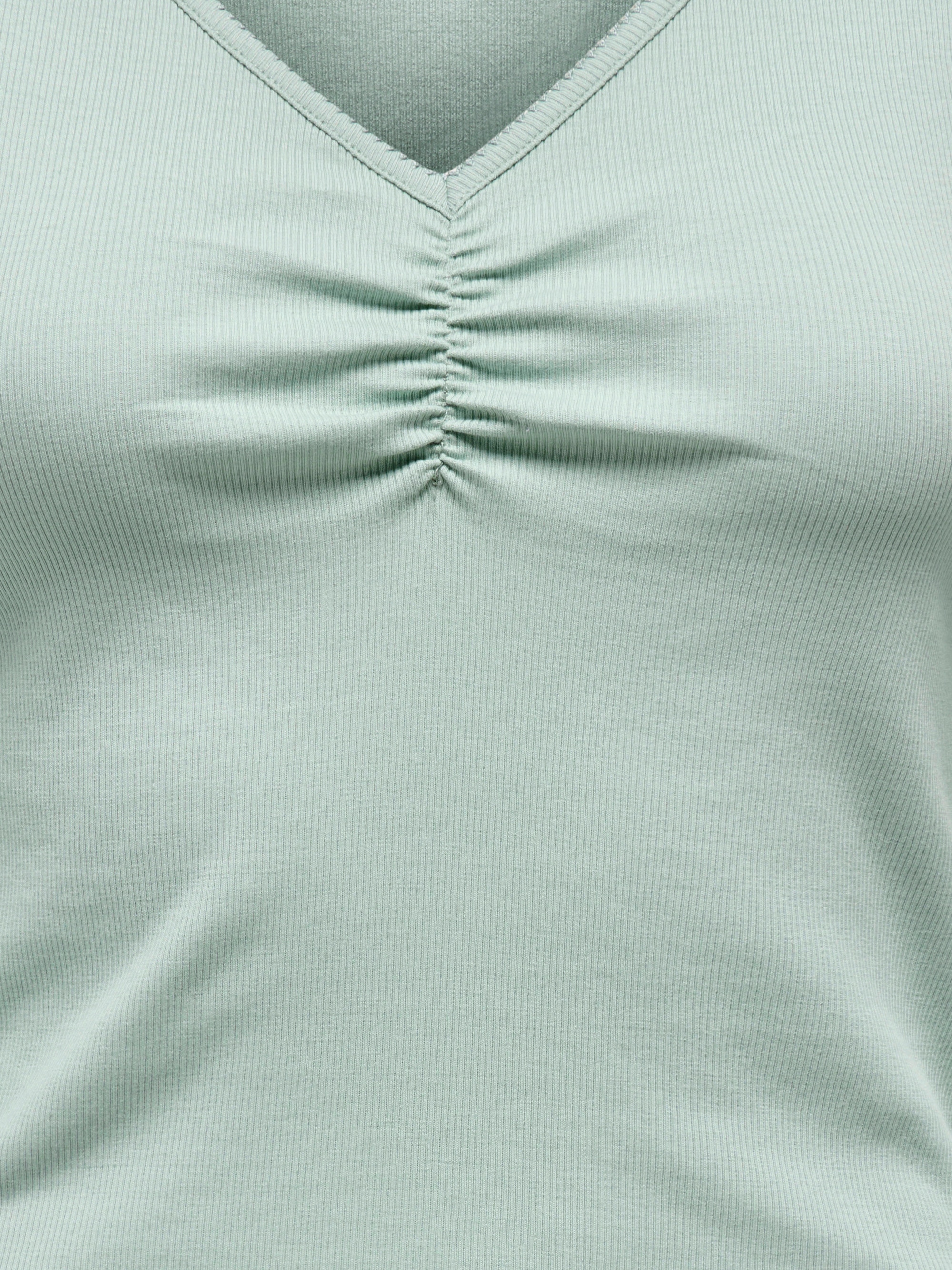 ONLY T-shirt à manches longues »ONLBETTY LIFE L/S SCALLOP V-NECK CC JRS« avec fronces au décolleté