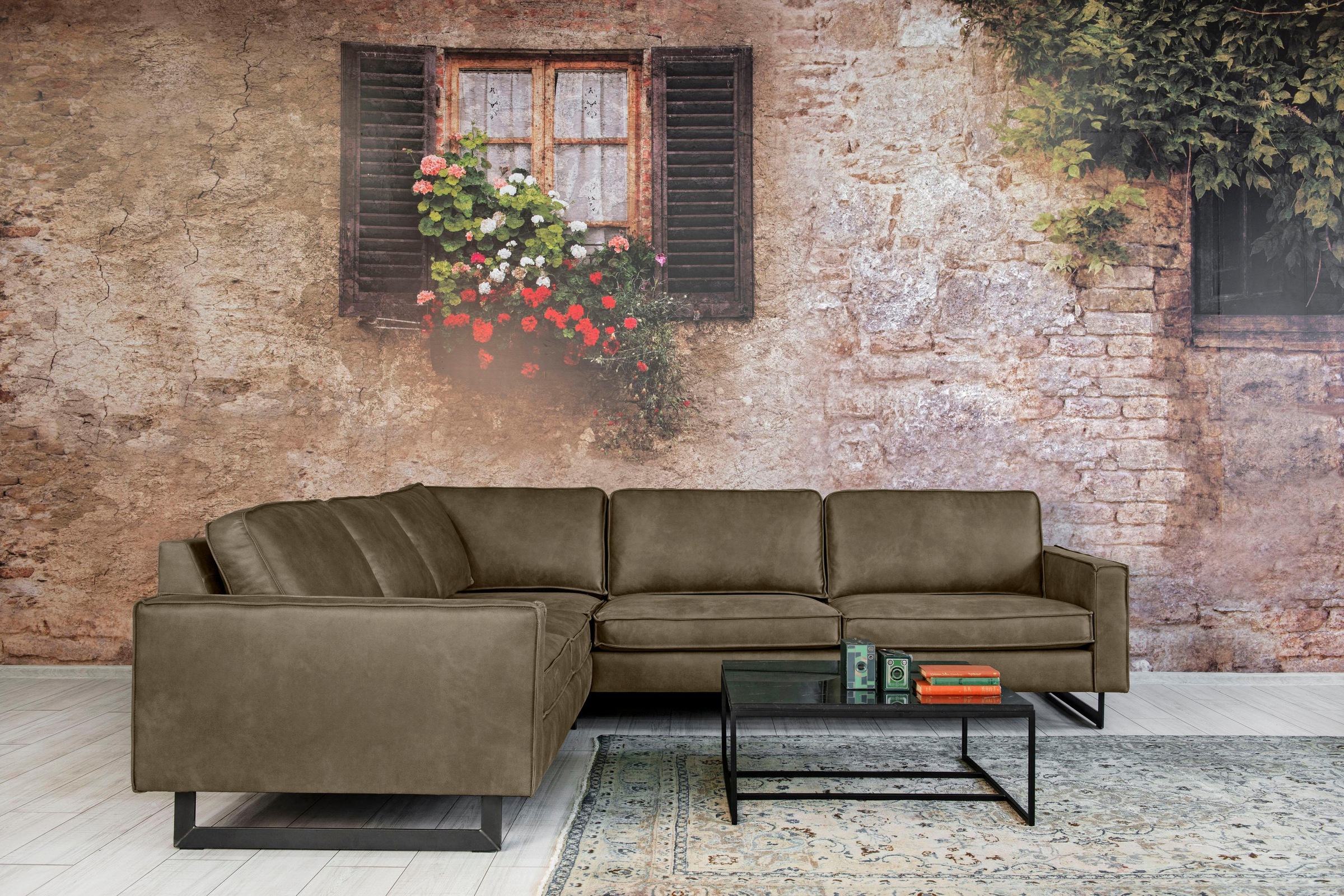 Places of Style Ecksofa »Pinto, XXL, 250/290 cm, langer Schenkel, Ottomane«, Cord, Chenille, Lederoptik, mit Keder, Metallfüsse, Wellenunterfederung