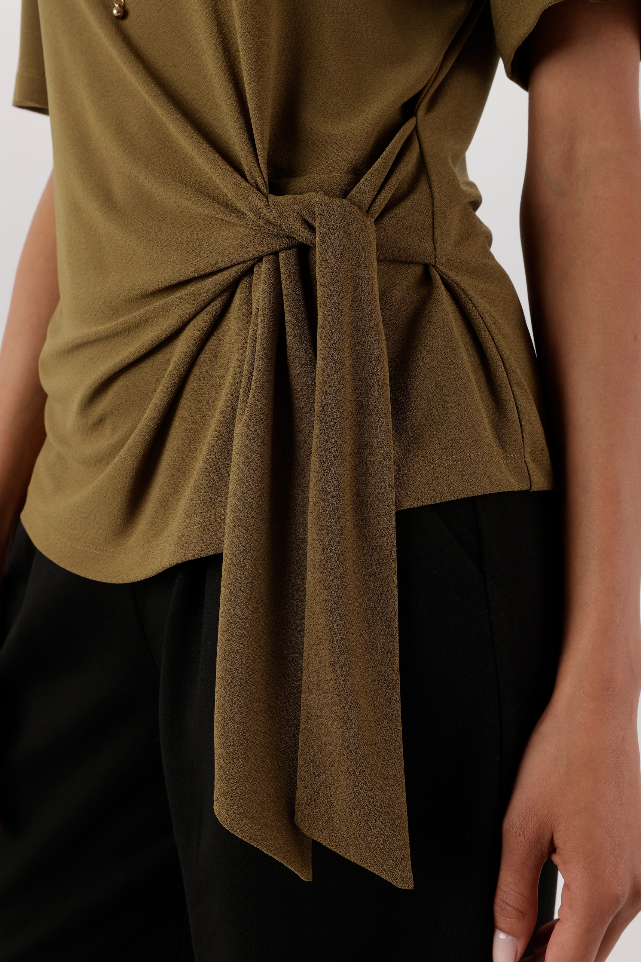 Aniston SELECTED Rundhalsshirt mit raffiniertem Knoten-Detail an der Seite