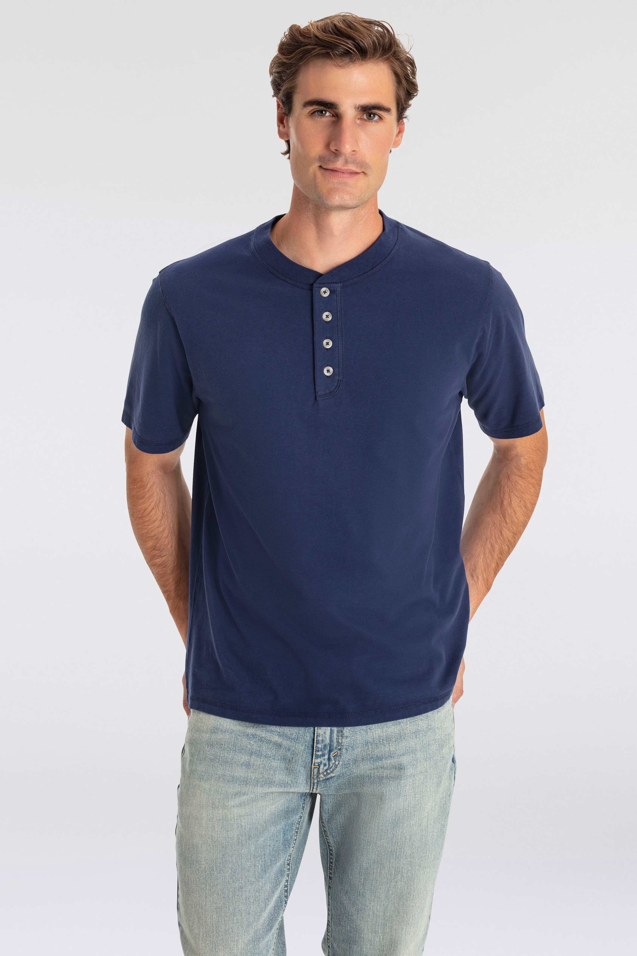 Levi's® Rundhalsshirt »SS 4 BUTTON HENLEY«, mit Knopfleiste