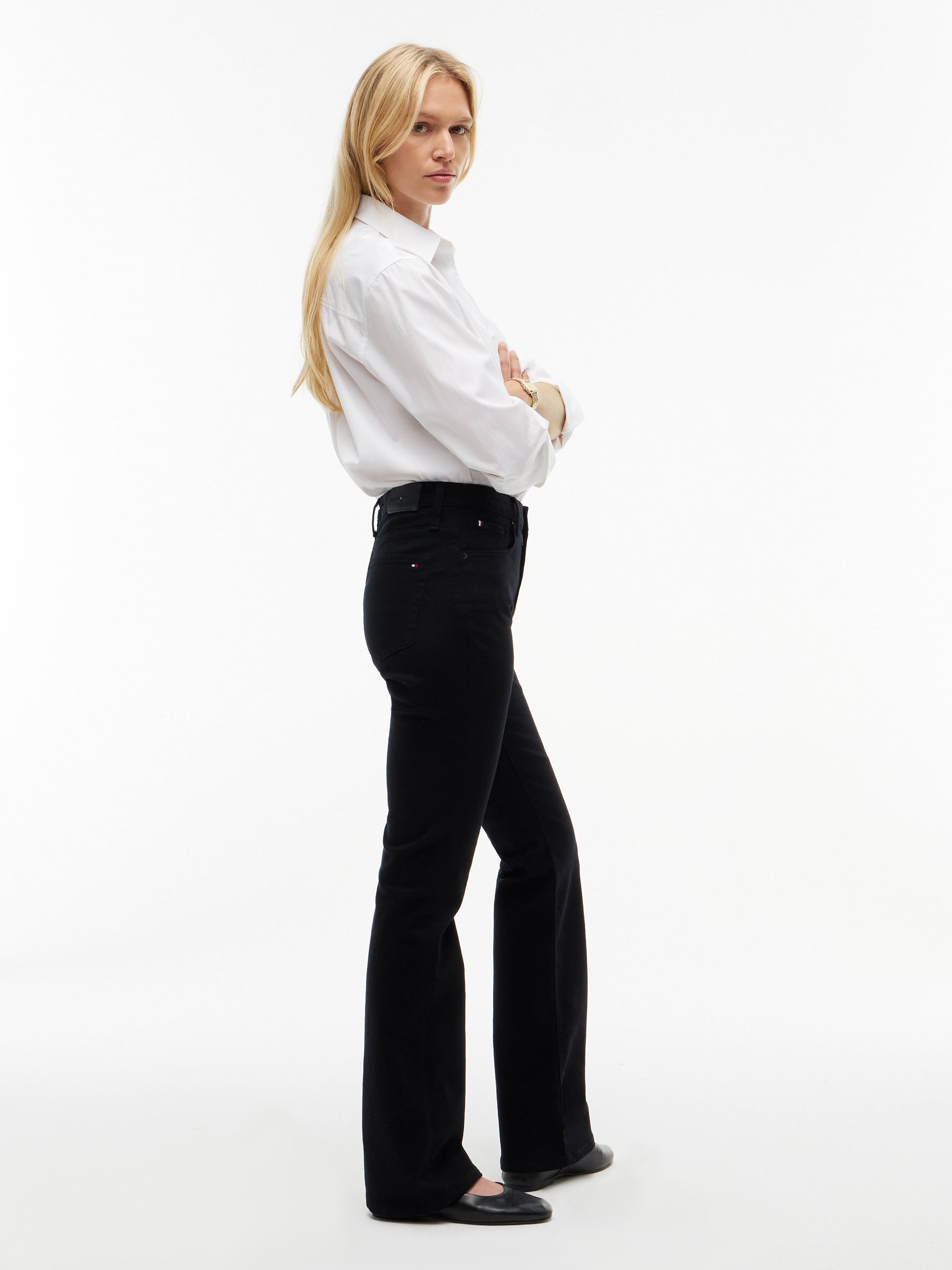 Tommy Hilfiger Jeans bootcut »SKYE MID RISE BOOTCUT STAY BLACK« Mélange de coton, coupe bootcut, taille moyenne