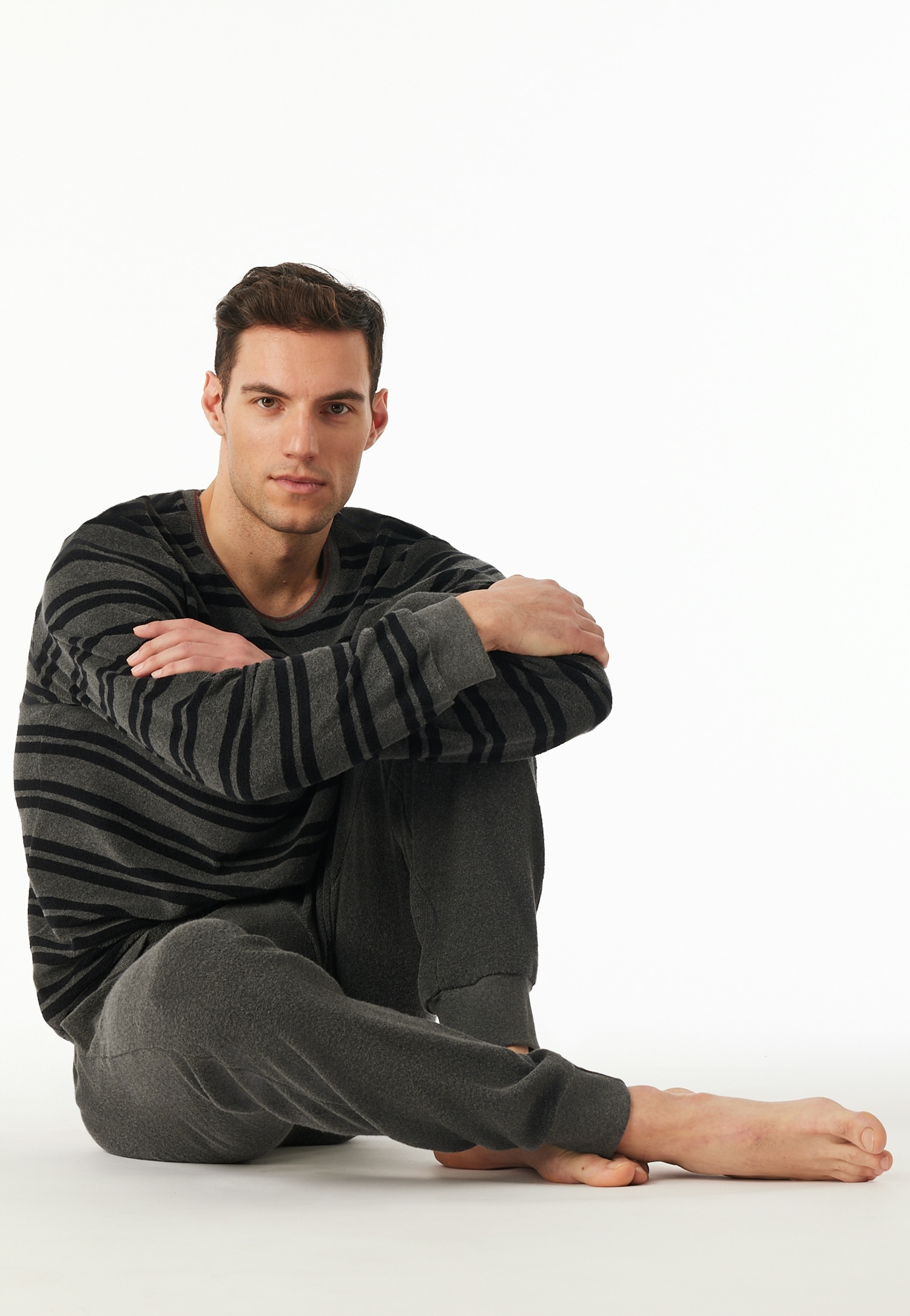 Schiesser Schlafanzug »Casual Nightwear« 2 Stk. tlg., Rundhalsausschnitt, Bindeband, wärmend, Frottee, Langarm