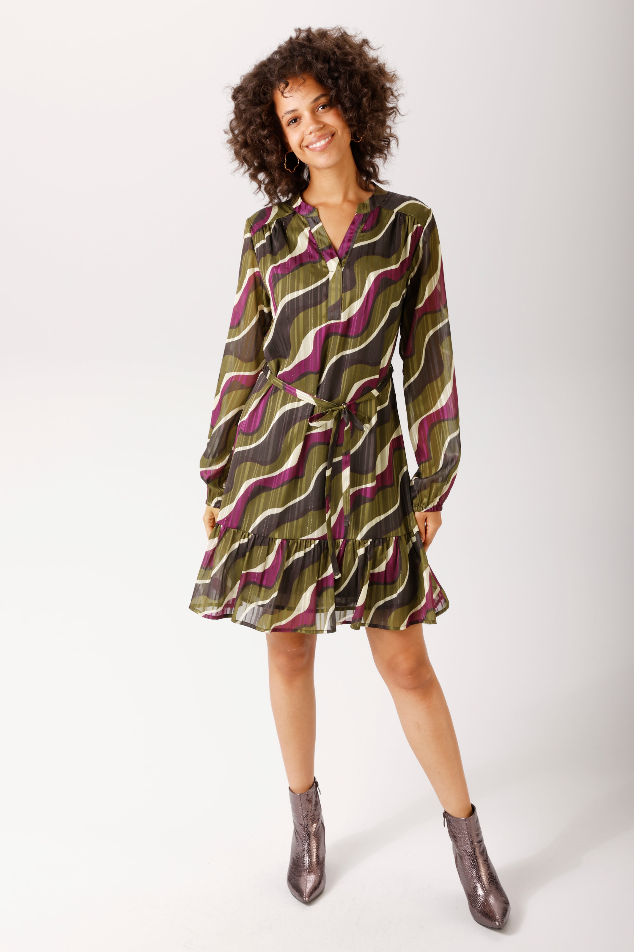 Aniston CASUAL Blusenkleid mit abnehmbarem Bindegürtel,  mit goldfarbenen Glanzfäden im grafischen Druck - NEUE KOLLEKTION
