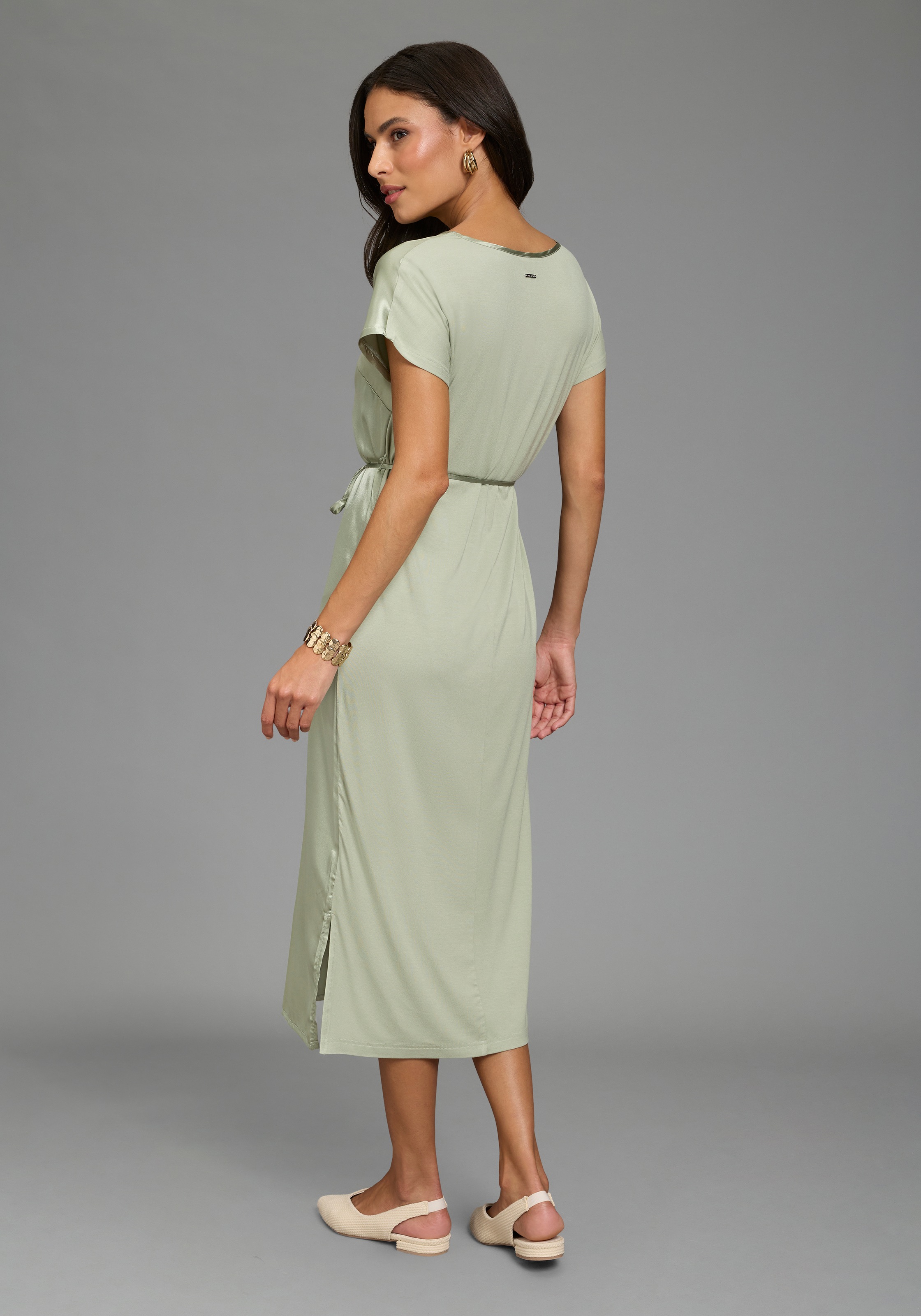 Laura Scott Hemdblusenkleid wadenlange Schnittform, aus Satin und Jersey, glänzende Optik