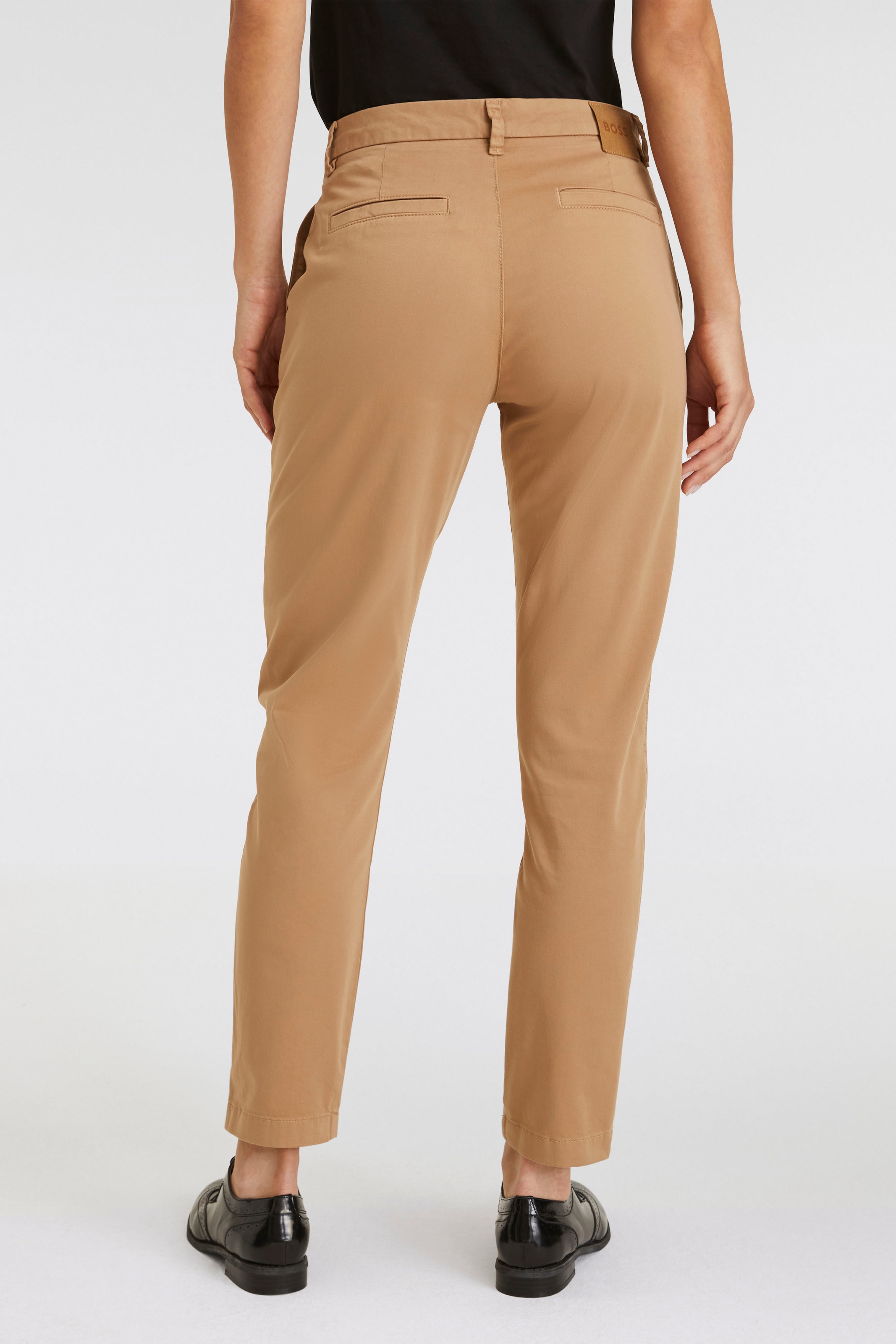 BOSS ORANGE Webhose »Tachini Premium Damenmode«, mit Leder-Brandlabel am hinteren Bundabschluss