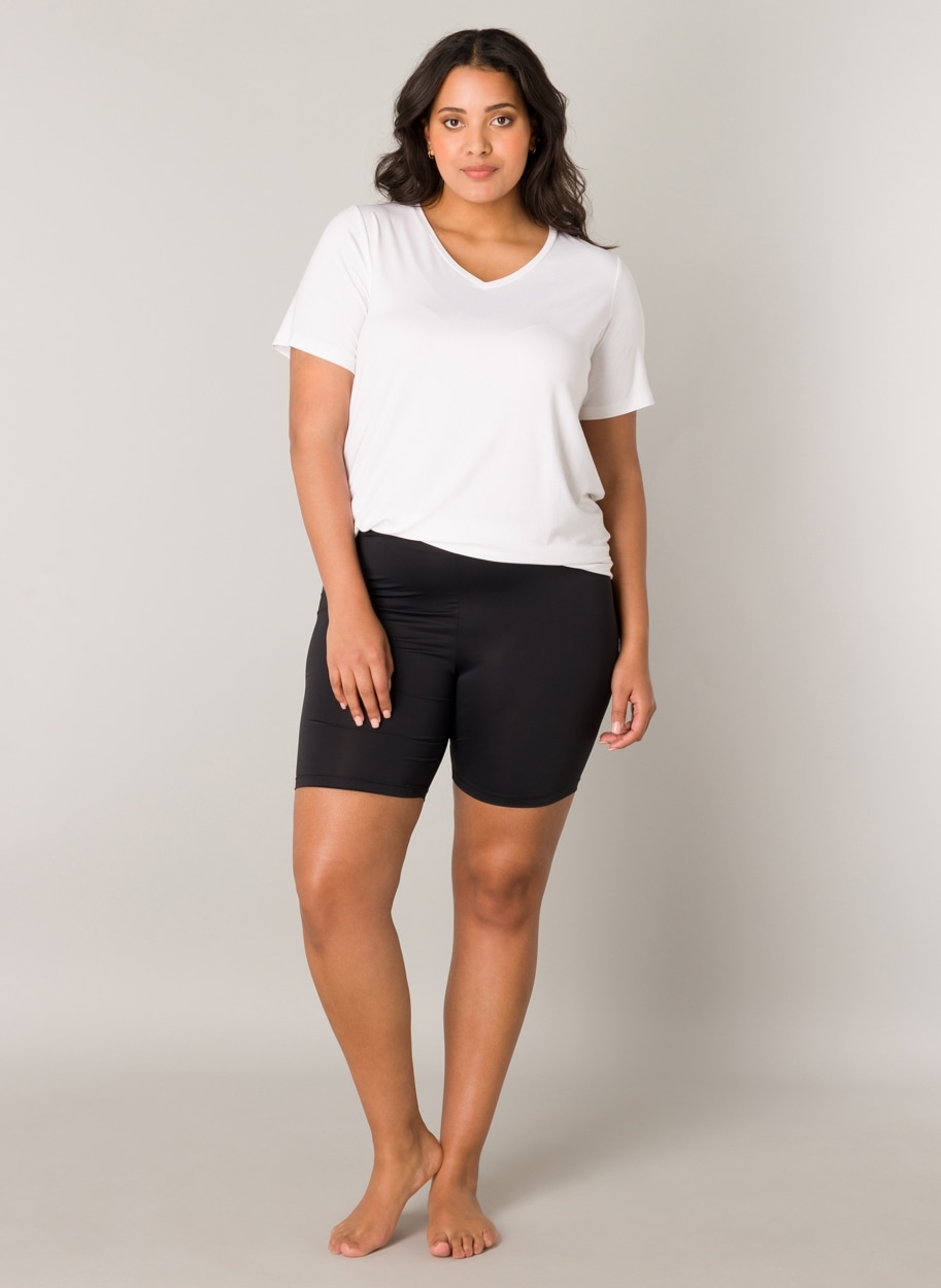 Base Level Curvy Short  Sommerhose mit Elasthan