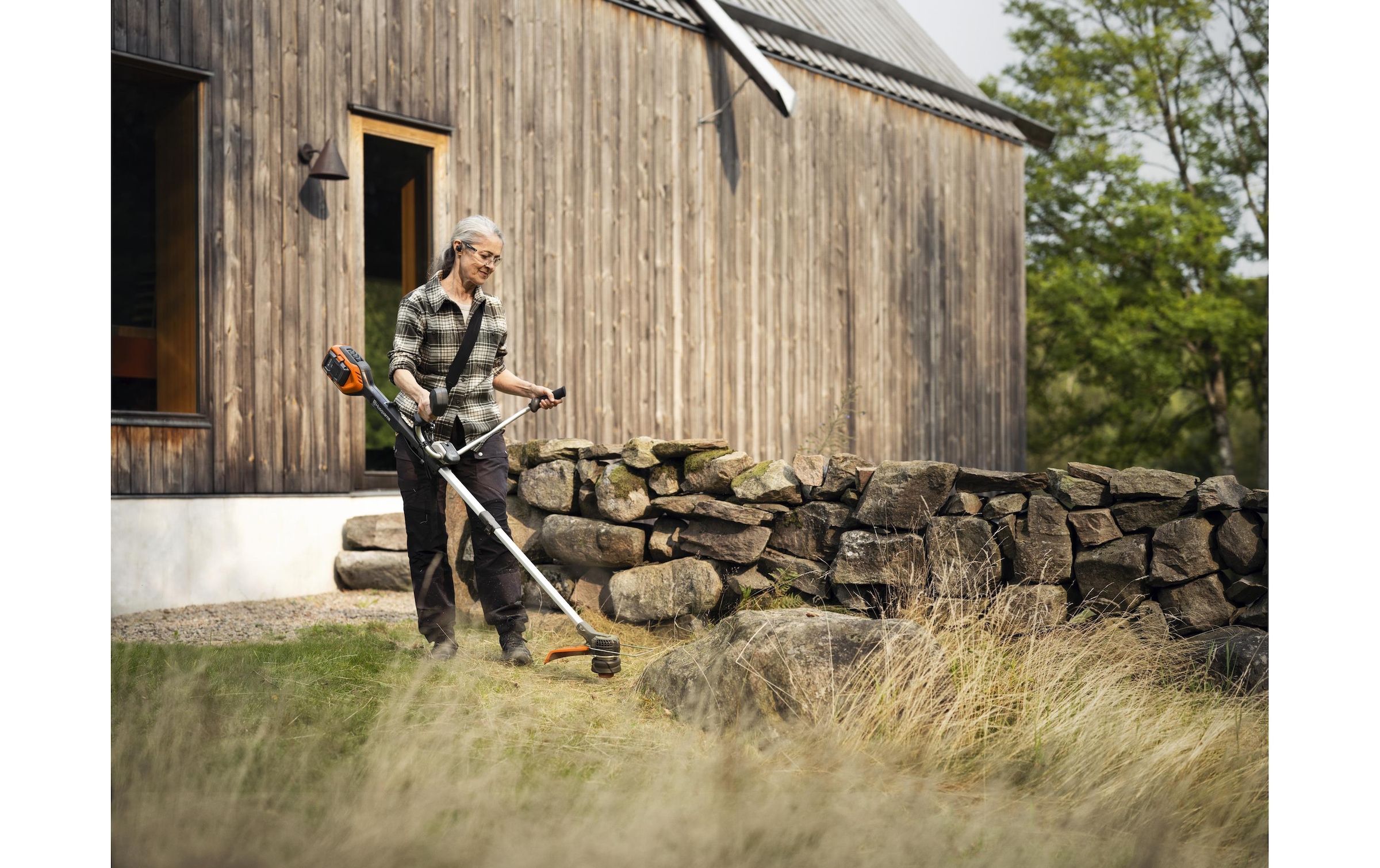 Husqvarna Akku-Rasentrimmer »220iR 36 V« Akku-Rasentrimmer mit Teleskopschaft und bürstenlosem Motor