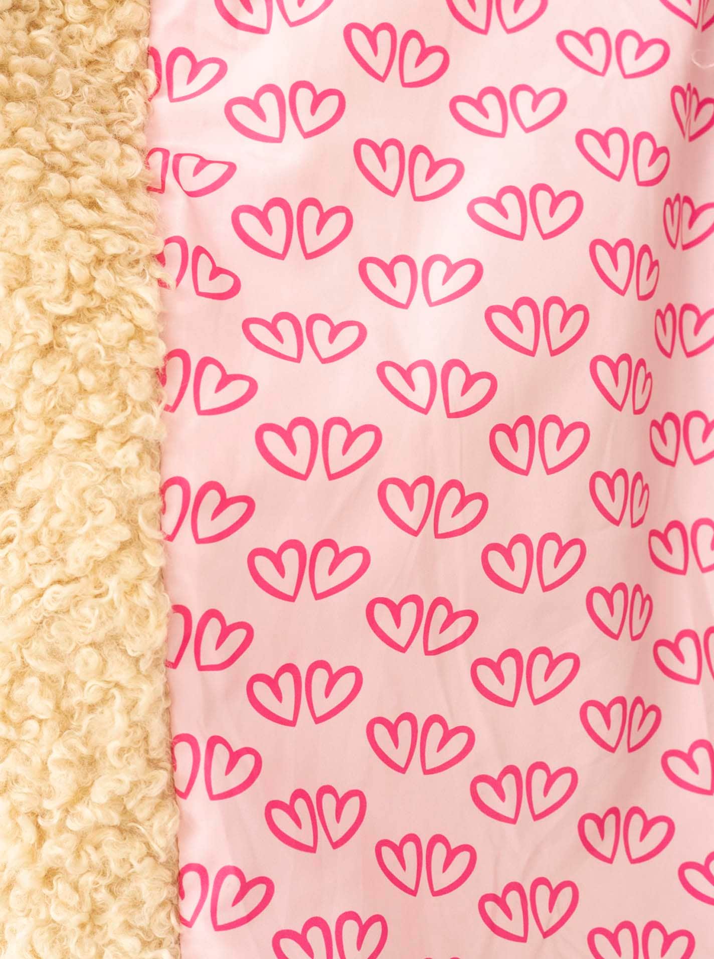 Zwillingsherz Manteau en imitation fourrure »„Happiness & Love“« Pièce it douillette, doublure intérieure avec motif cœur, 2 boutons