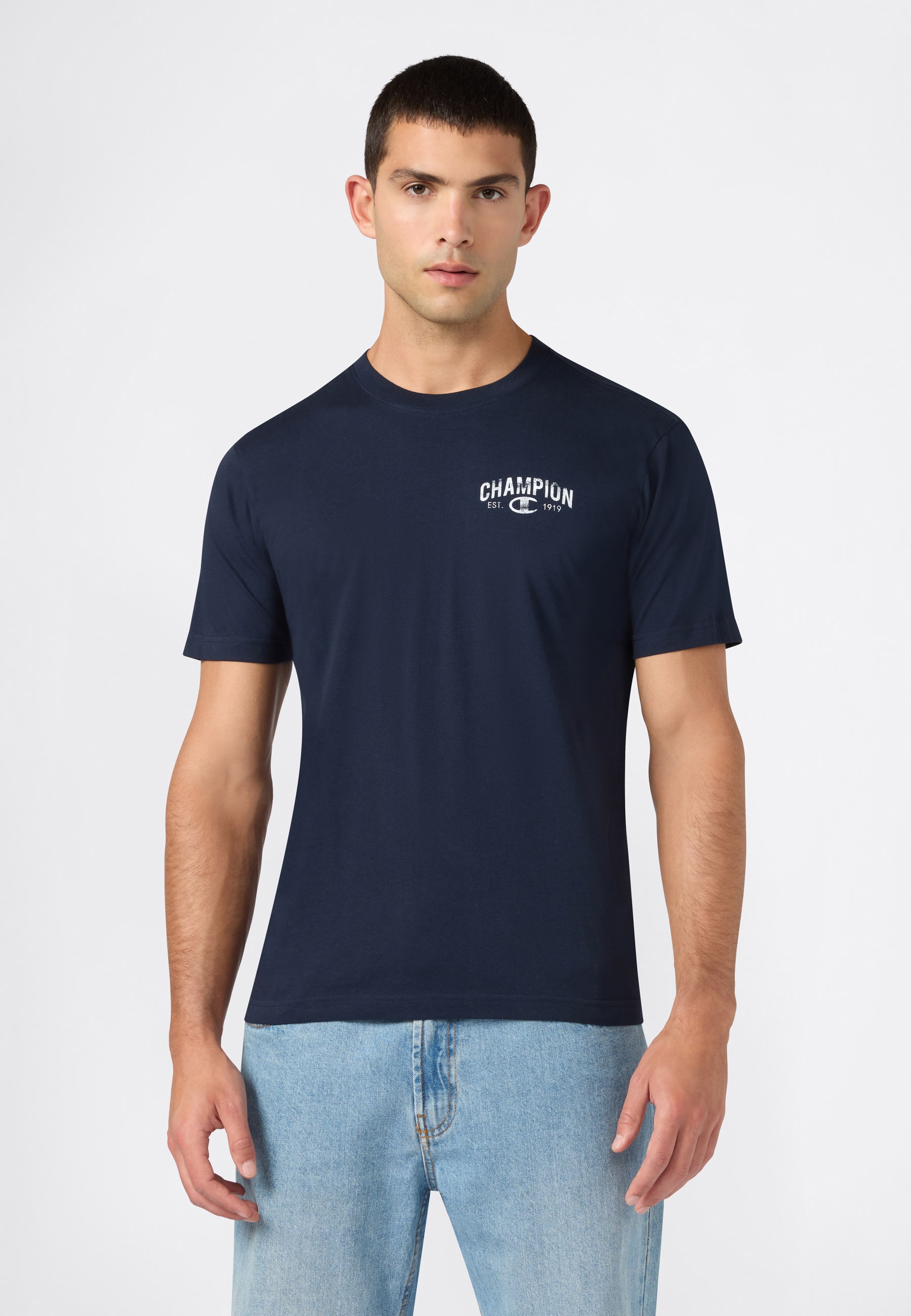 Champion T-shirt »SPORTWEAR T-SHIRT Standard Fit« avec un look sportif, design à manches courtes, en coton, coupe standard